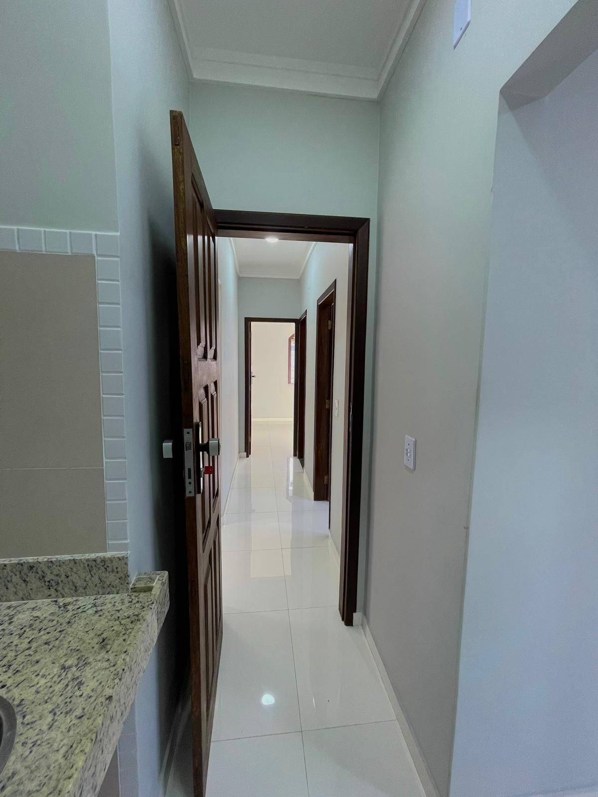 Vende linda casa ampla na Centauro