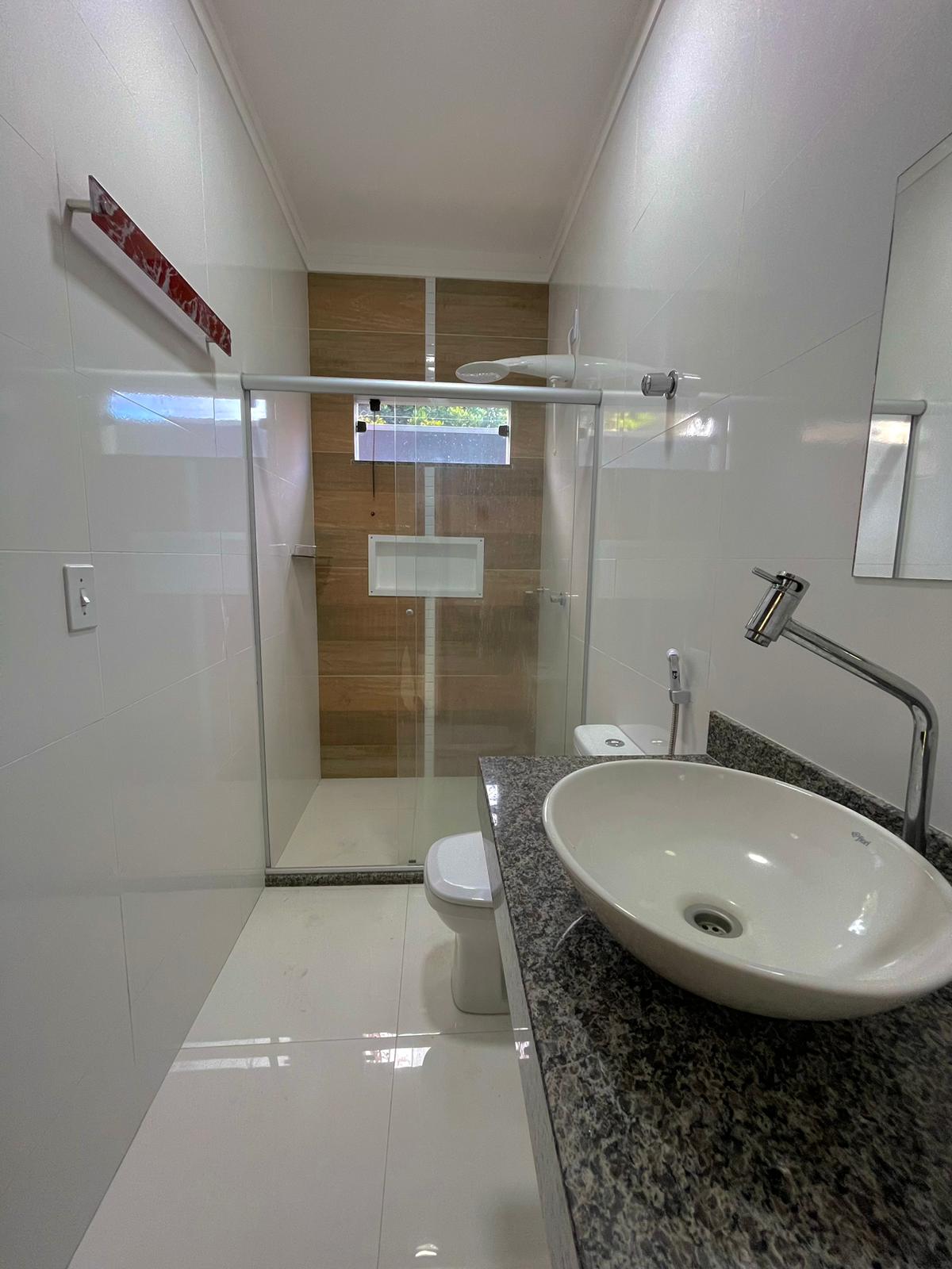 Vende linda casa ampla na Centauro