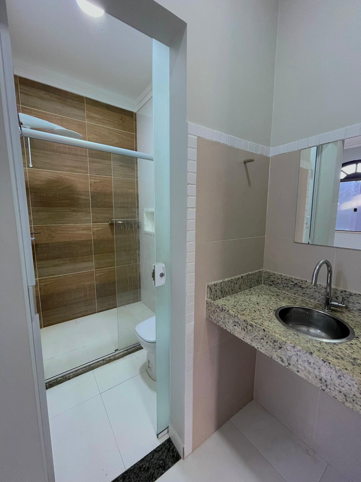 Vende linda casa ampla na Centauro