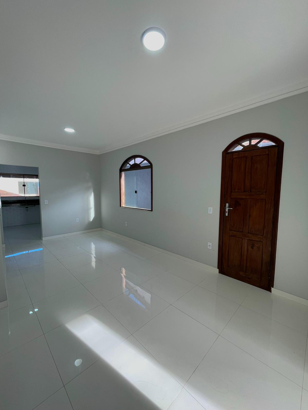 Vende linda casa ampla na Centauro