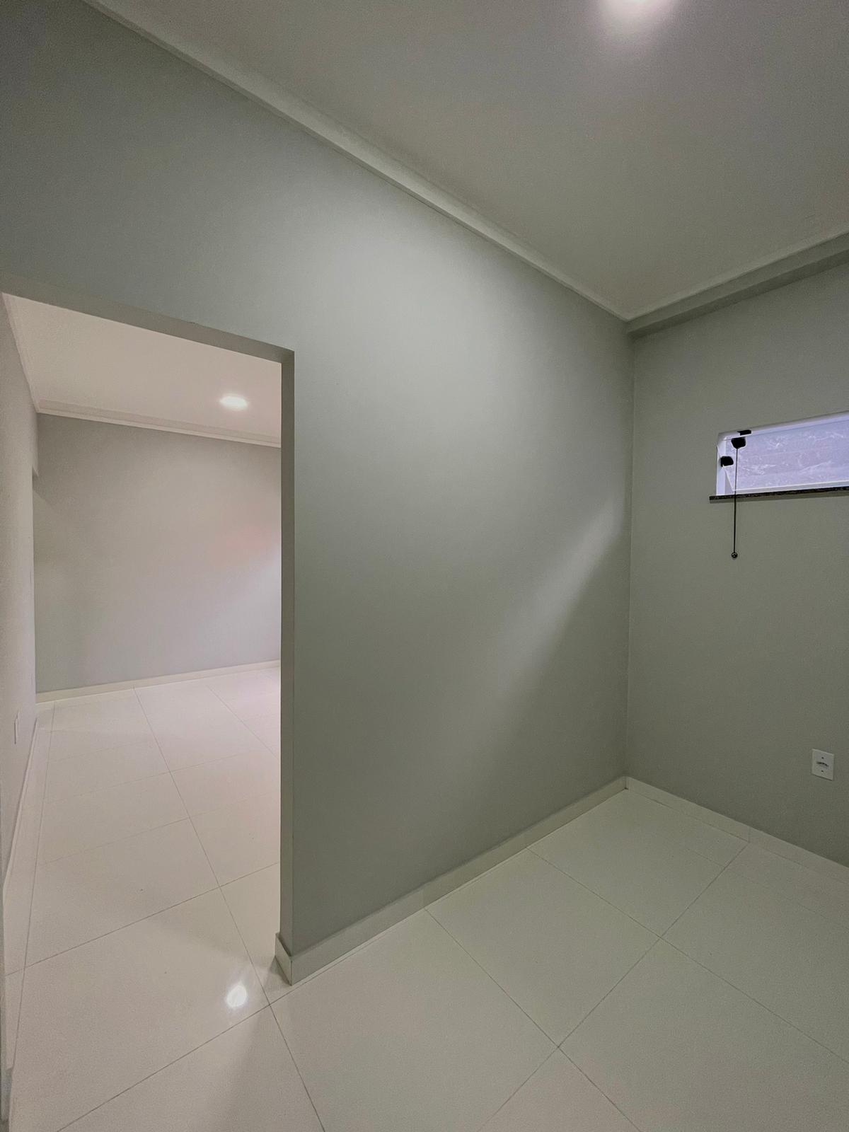 Vende linda casa ampla na Centauro