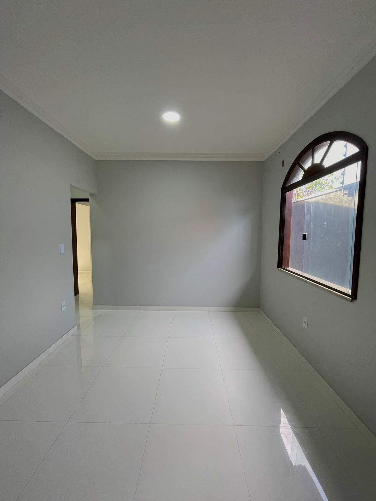 Vende linda casa ampla na Centauro