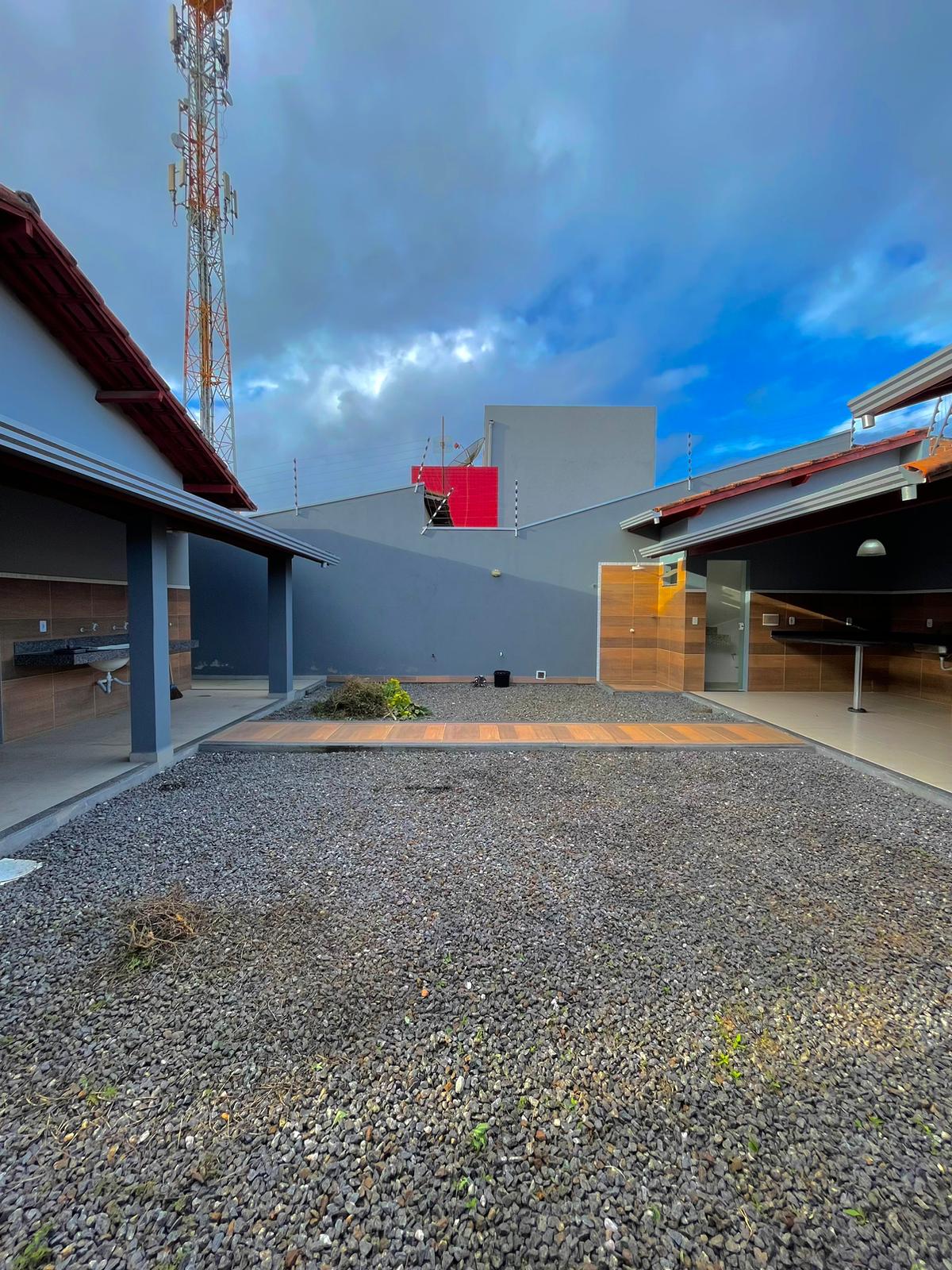 Vende linda casa ampla na Centauro
