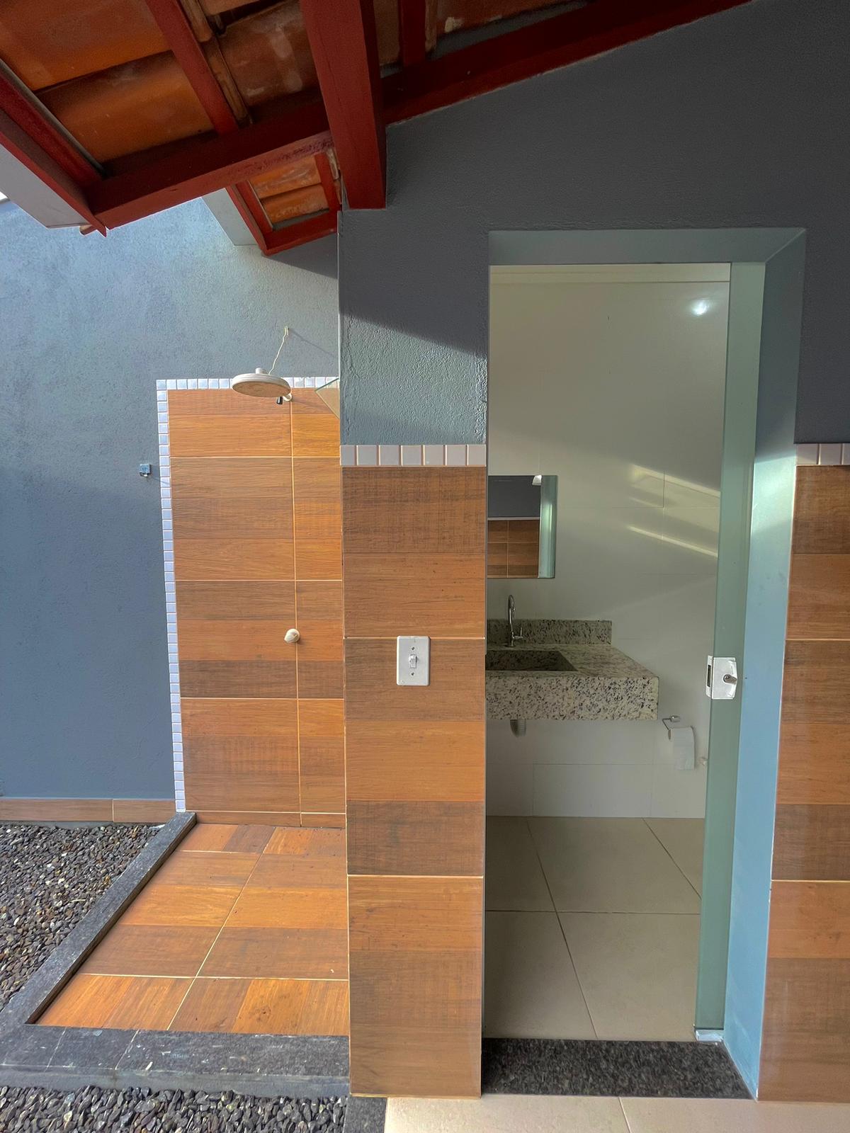 Vende linda casa ampla na Centauro