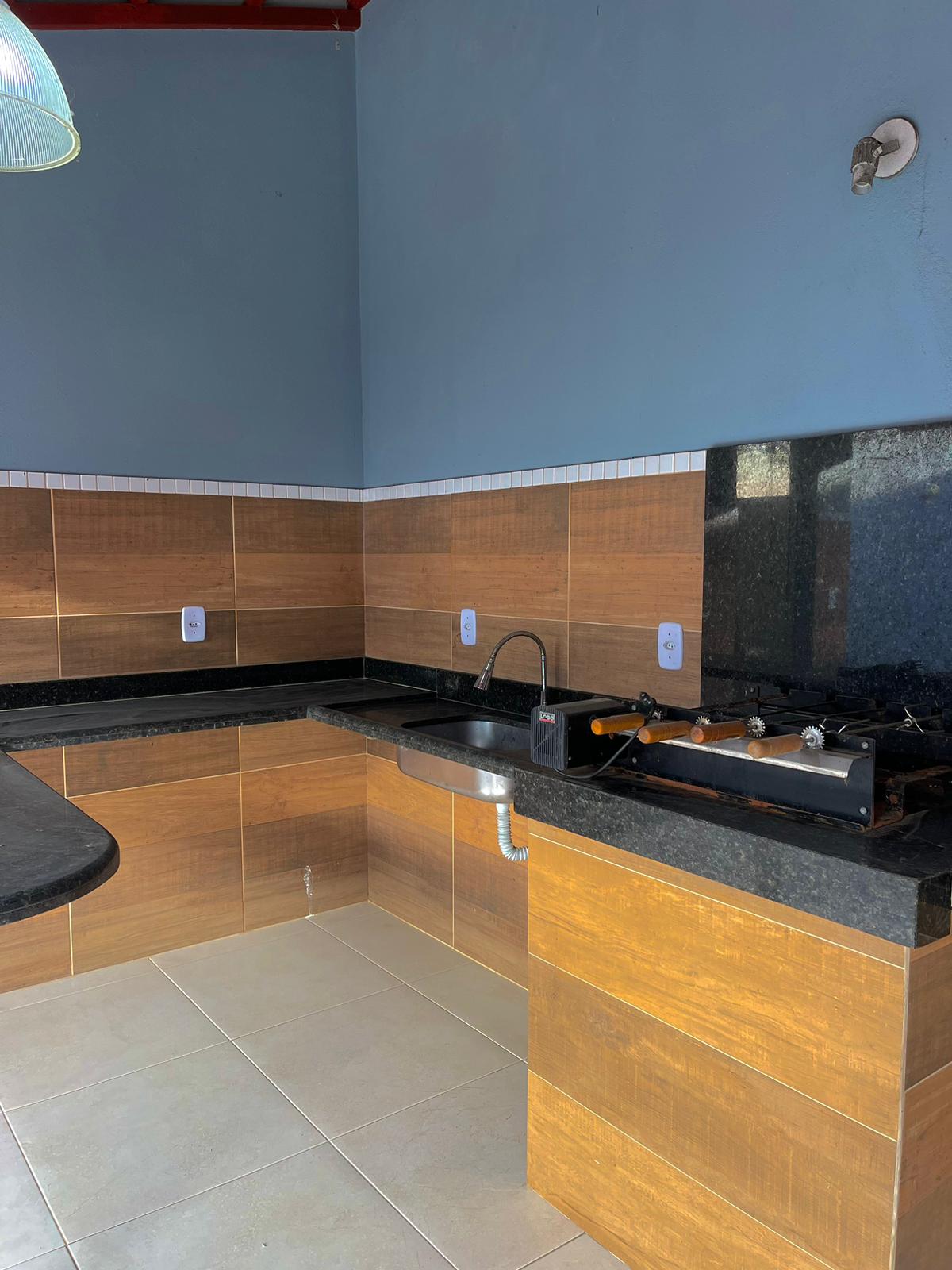 Vende linda casa ampla na Centauro