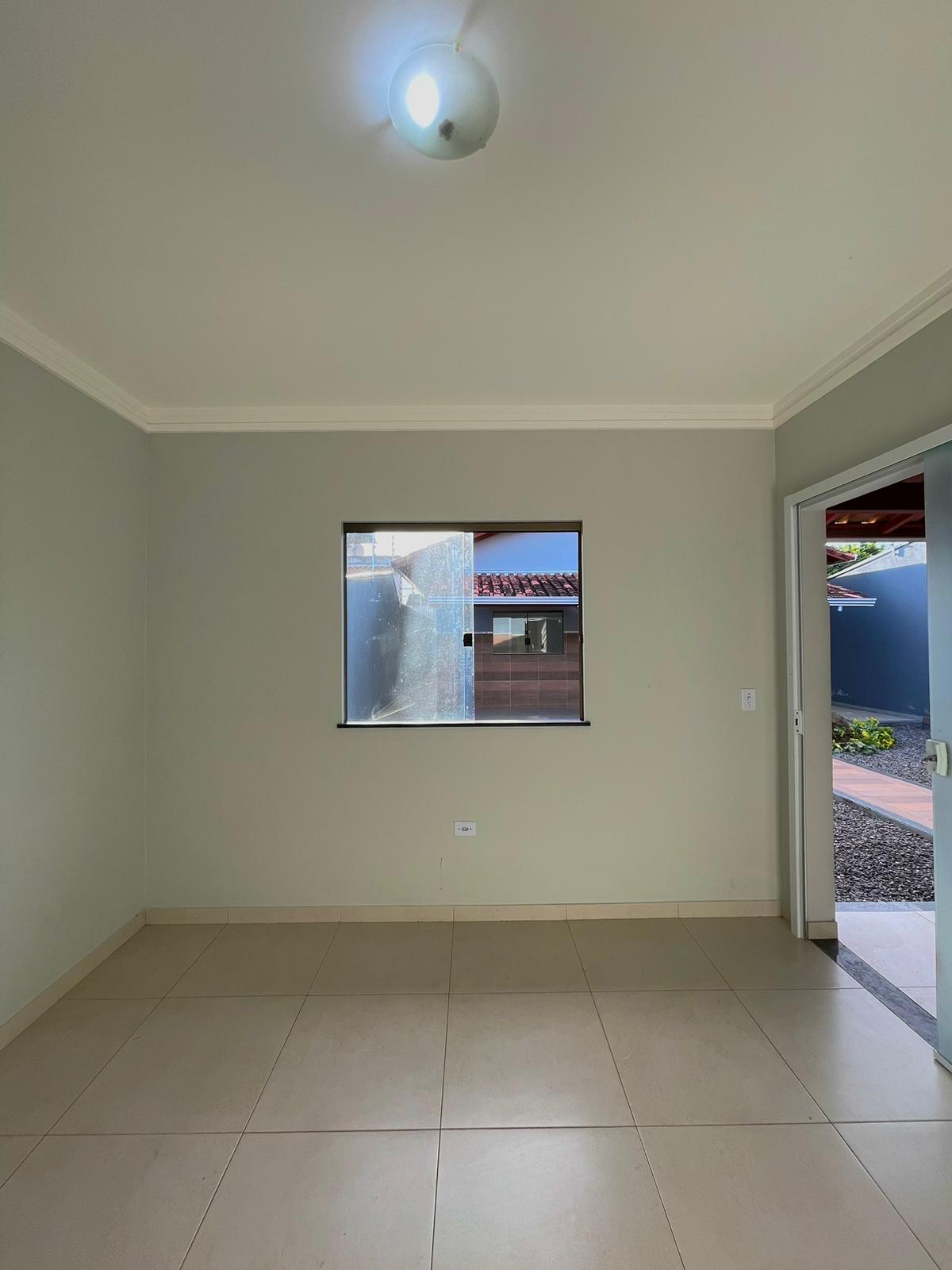 Vende linda casa ampla na Centauro