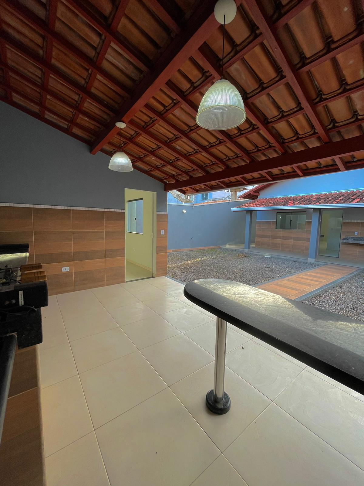 Vende linda casa ampla na Centauro
