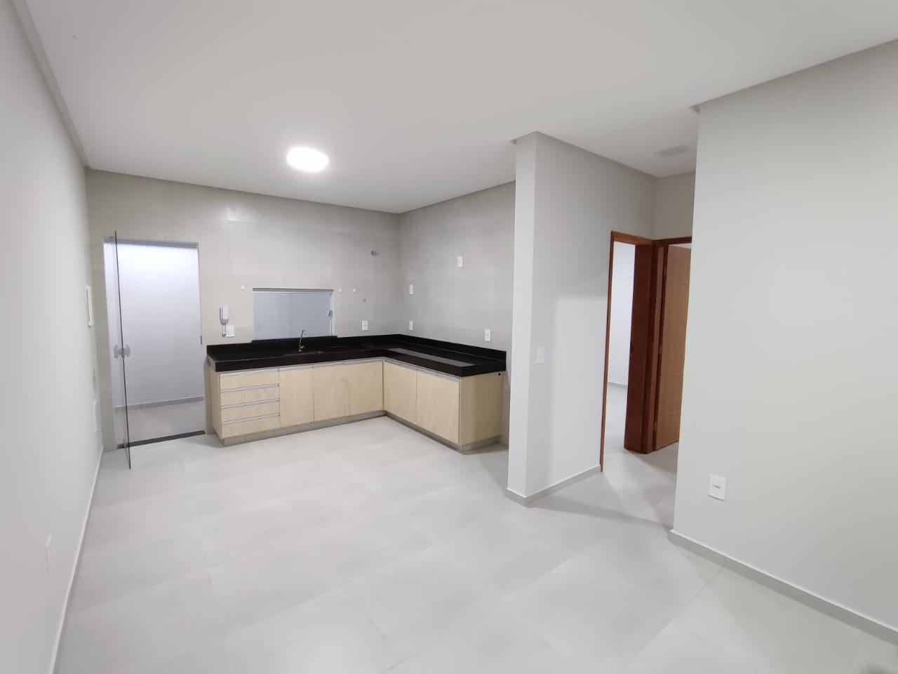 Aluga Apartamento Térreo no Colonial (Sem garagem)