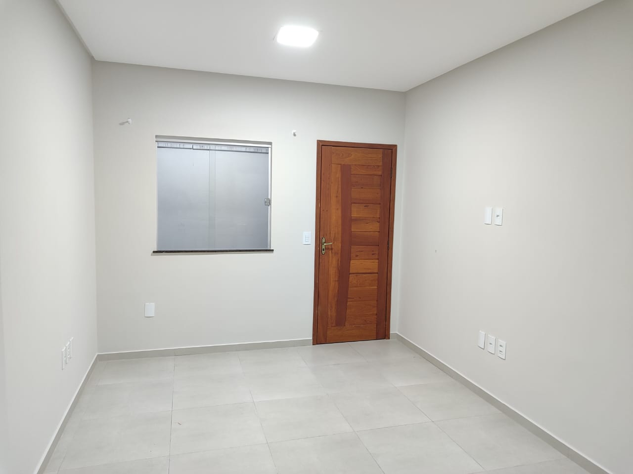 Aluga Apartamento Térreo no Colonial (Sem garagem)