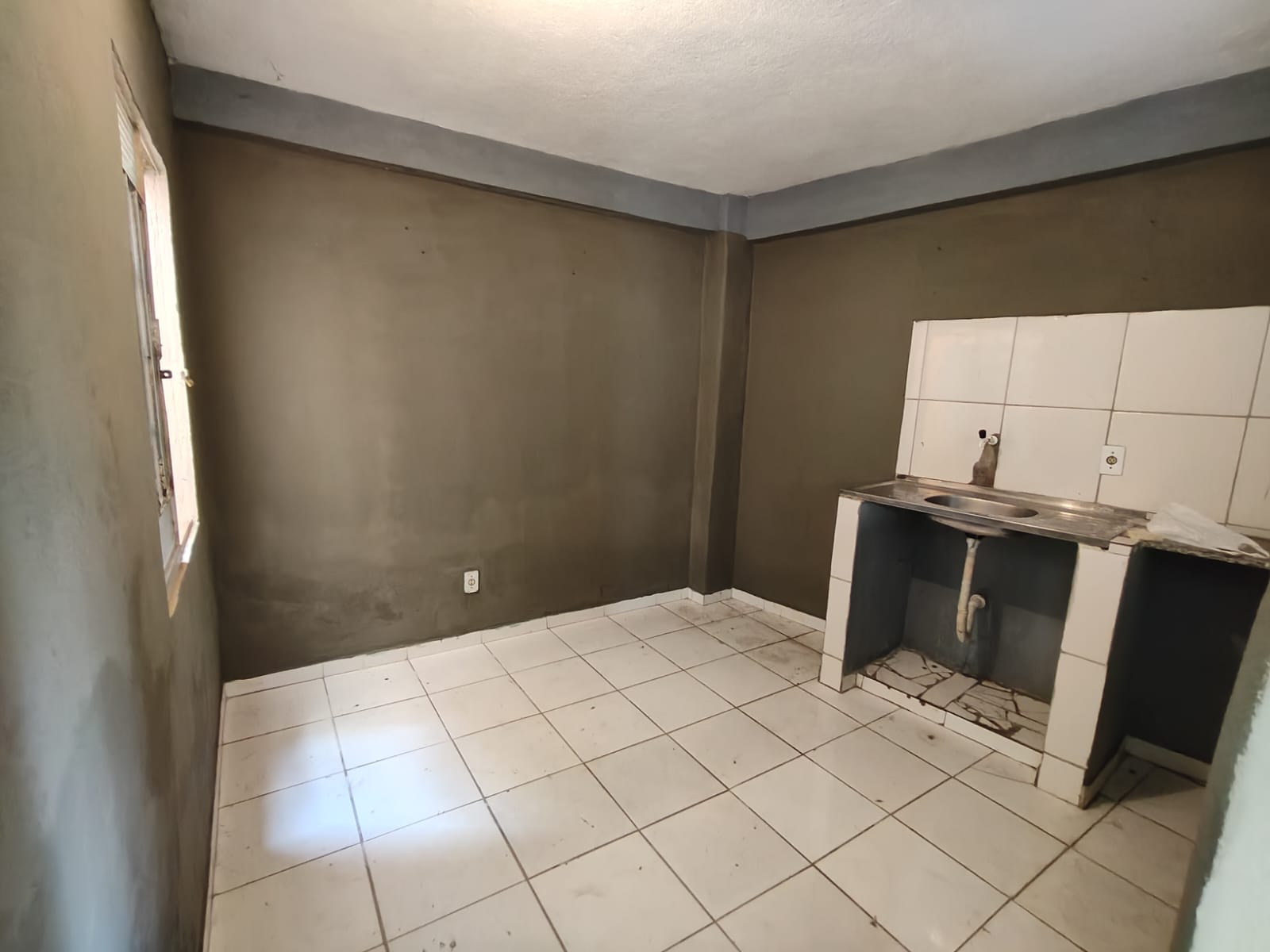 Casa com mais três kit nets no centro 