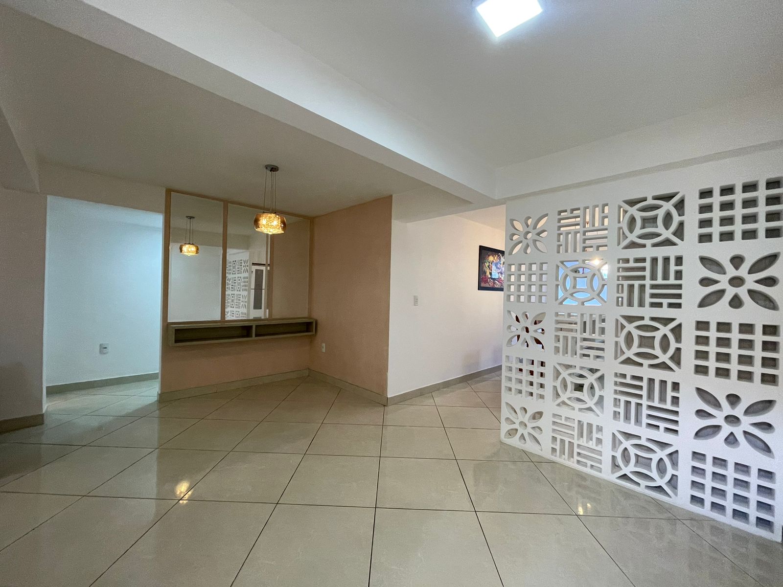 Aluga Apartamento LUXO Térreo Mobiliado  Centro de Eunápolis 