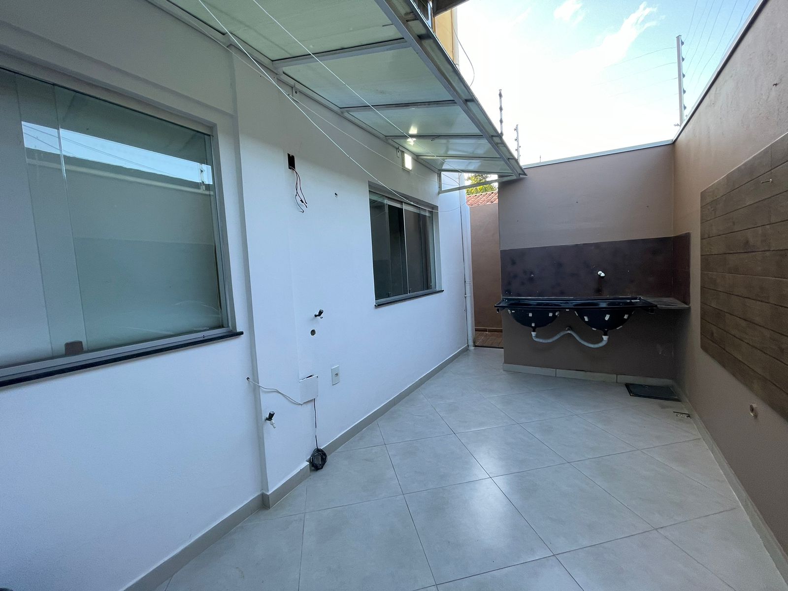 Aluga Apartamento LUXO Térreo Mobiliado  Centro de Eunápolis 