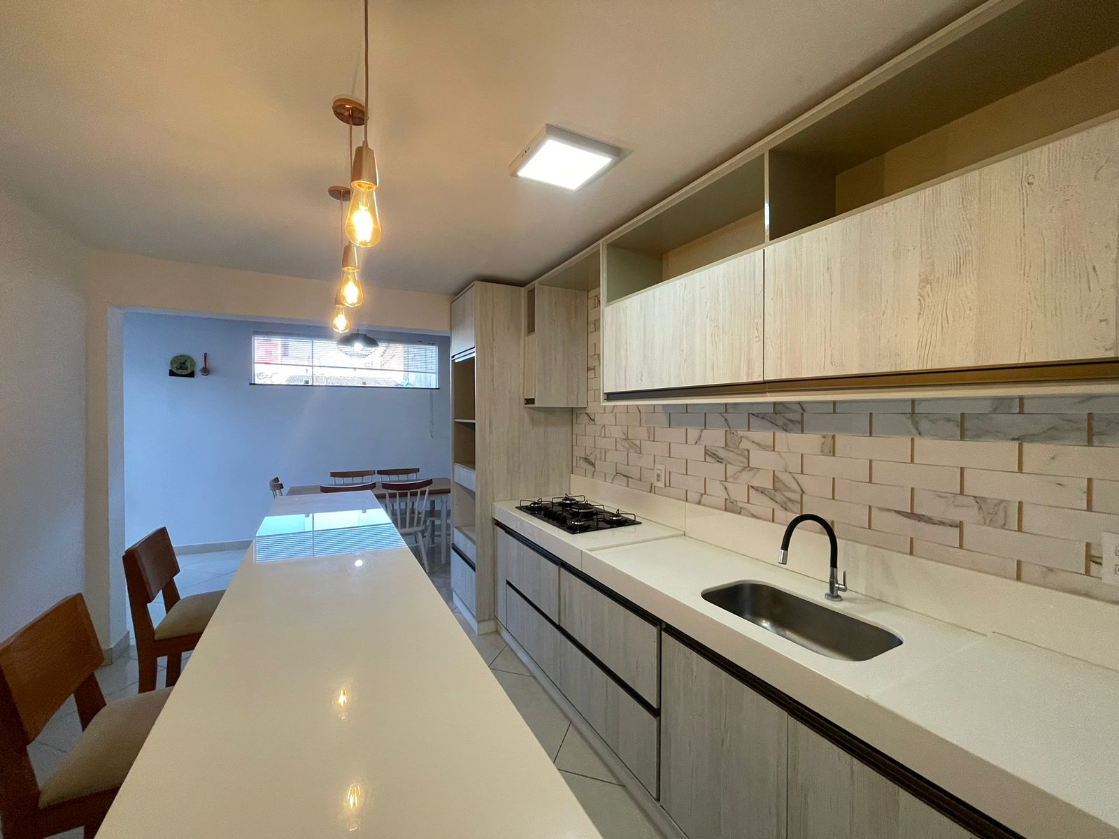 Aluga Apartamento LUXO Térreo Mobiliado  Centro de Eunápolis 