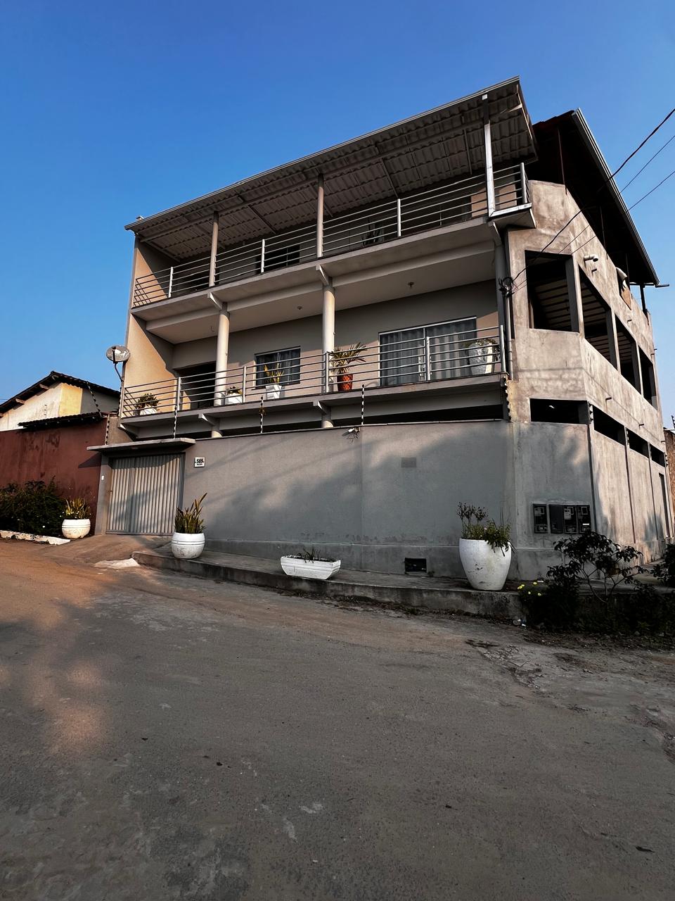 Vende excelente prédio residêncial no bairro Dinah Borges 