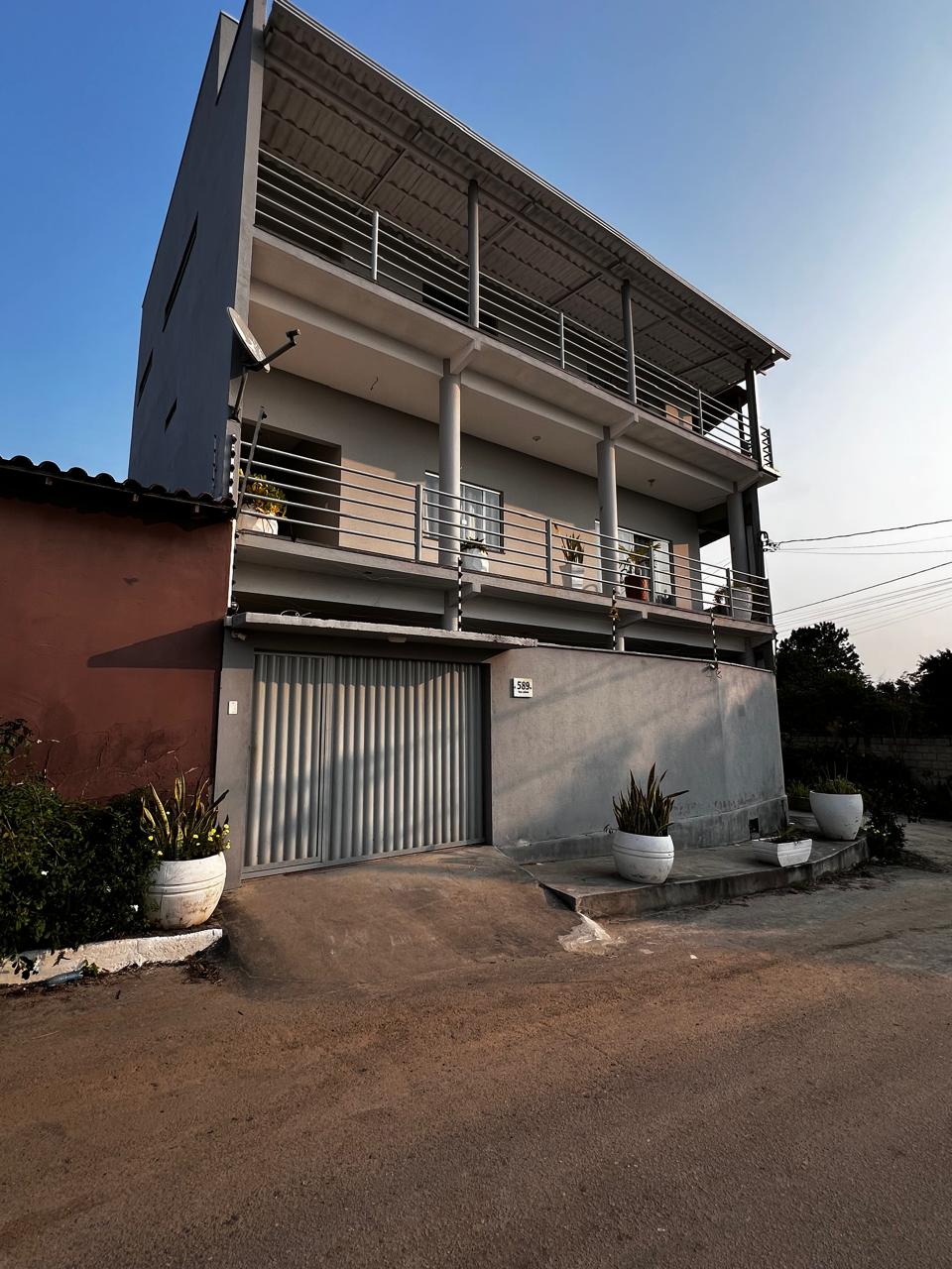 Vende excelente prédio residêncial no bairro Dinah Borges 