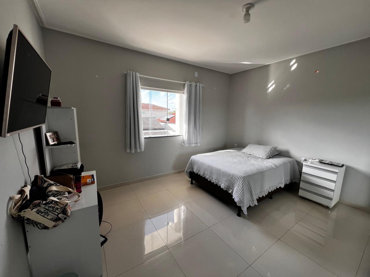 Vende excelente prédio residêncial no bairro Dinah Borges 