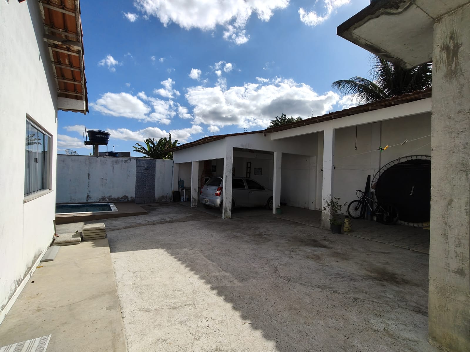 Vende Casa com piscina e área gourmet no Moisés Reis 