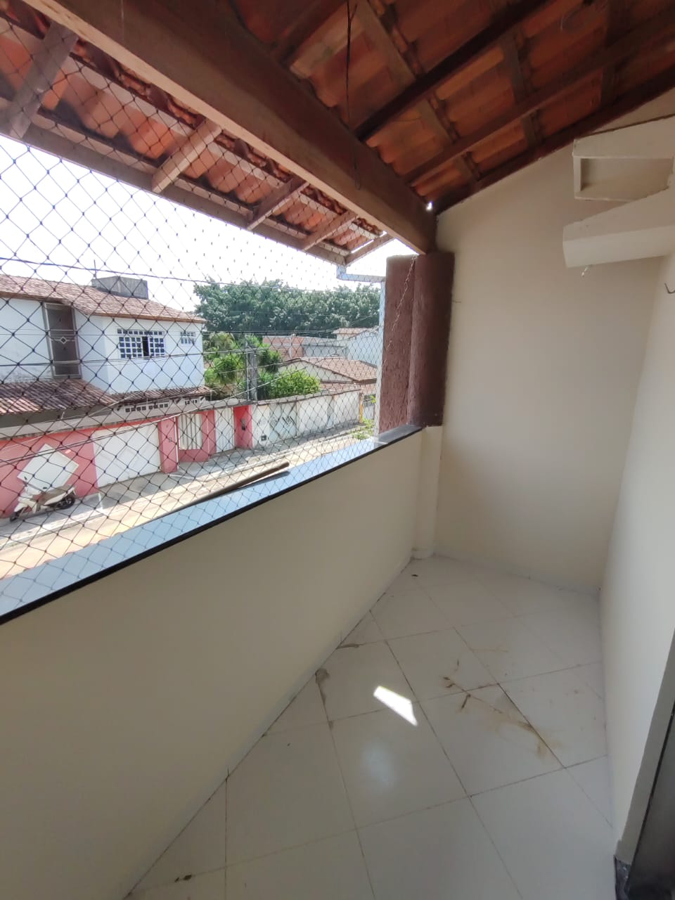 Aluga Casa Duplex com Duas Suítes no Início do Dinah Borges