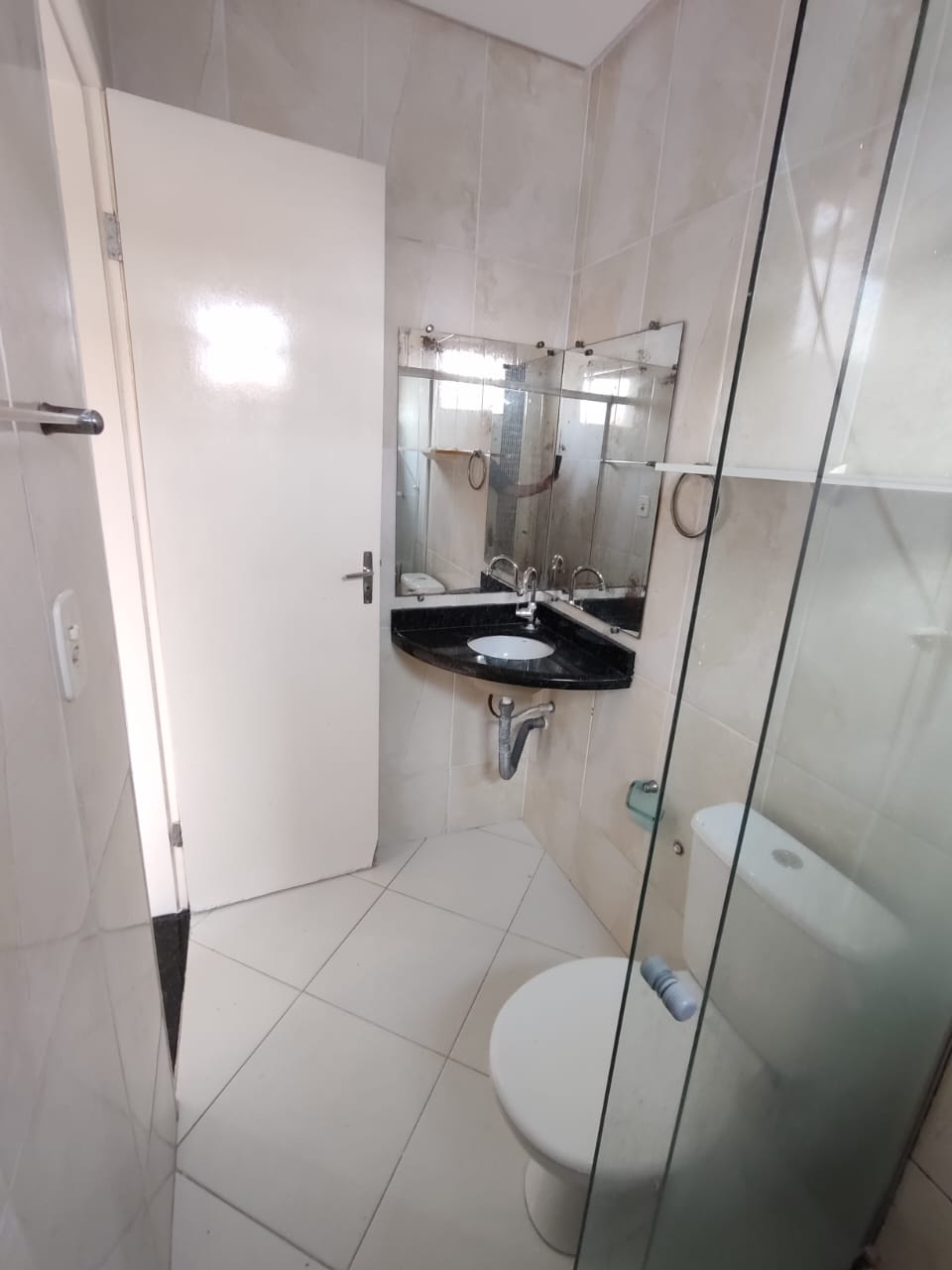 Aluga Casa Duplex com Duas Suítes no Início do Dinah Borges