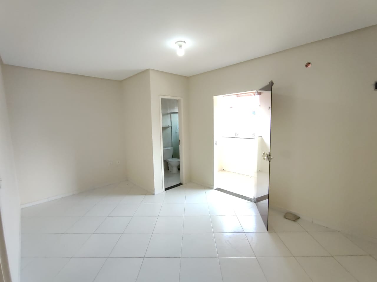 Aluga Casa Duplex com Duas Suítes no Início do Dinah Borges