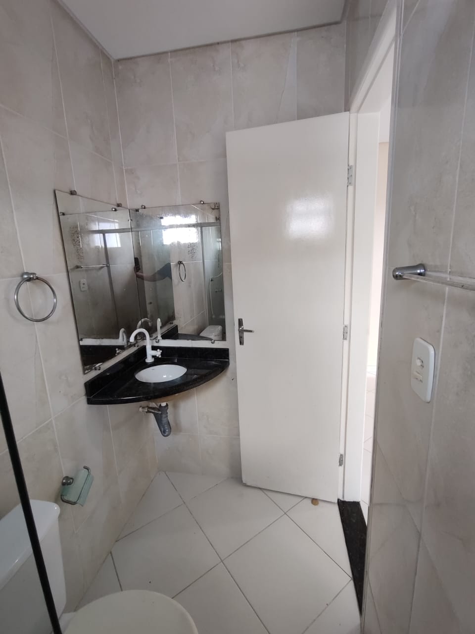 Aluga Casa Duplex com Duas Suítes no Início do Dinah Borges