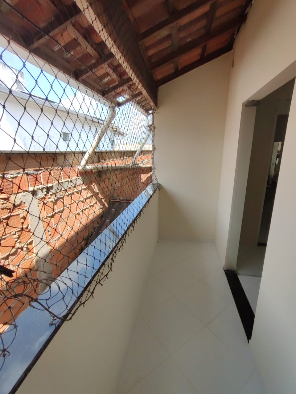 Aluga Casa Duplex com Duas Suítes no Início do Dinah Borges