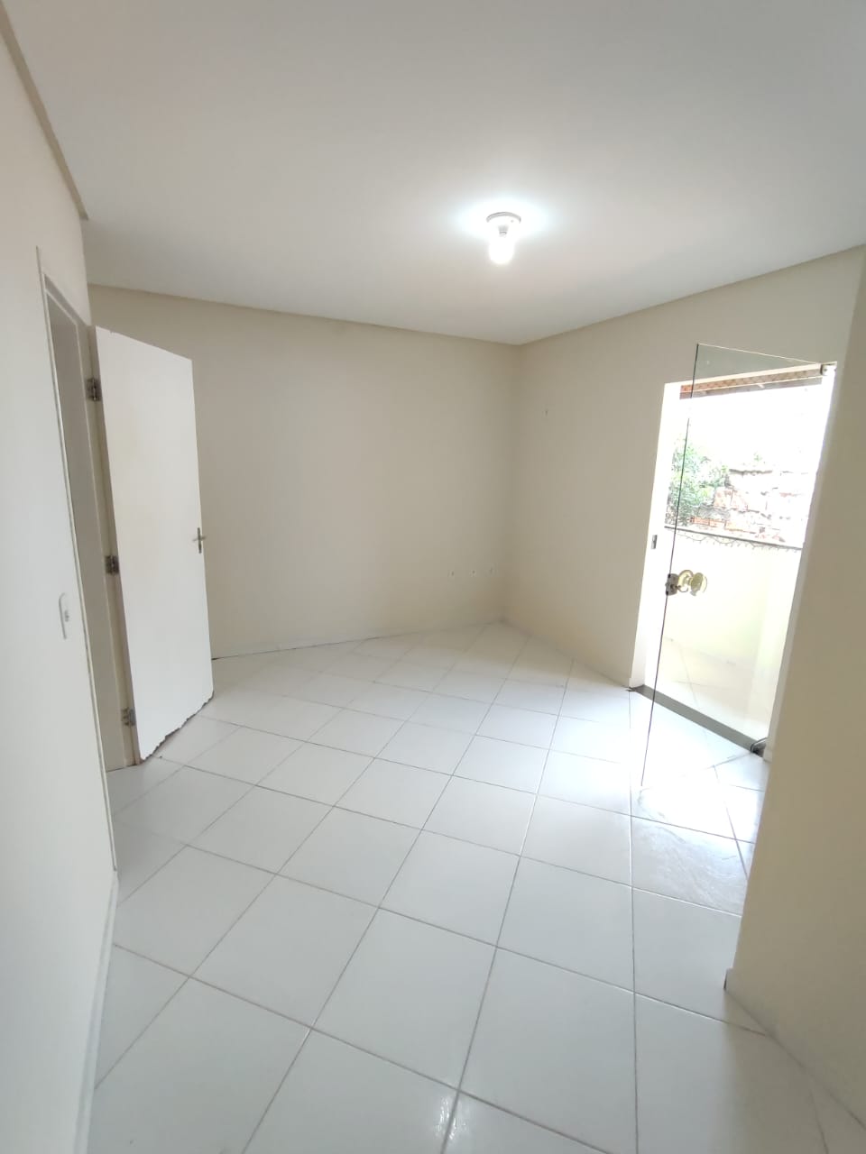 Aluga Casa Duplex com Duas Suítes no Início do Dinah Borges