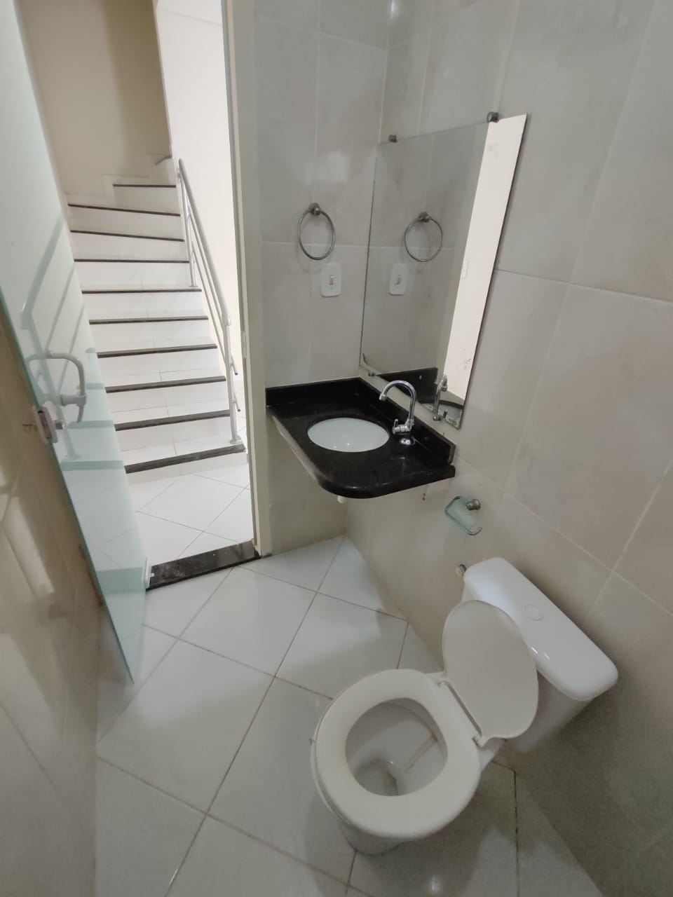 Aluga Casa Duplex com Duas Suítes no Início do Dinah Borges