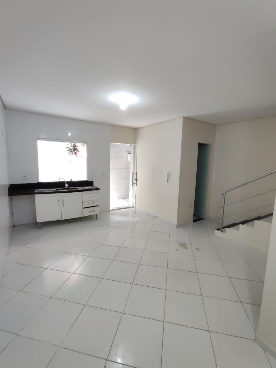 Aluga Casa Duplex com Duas Suítes no Início do Dinah Borges