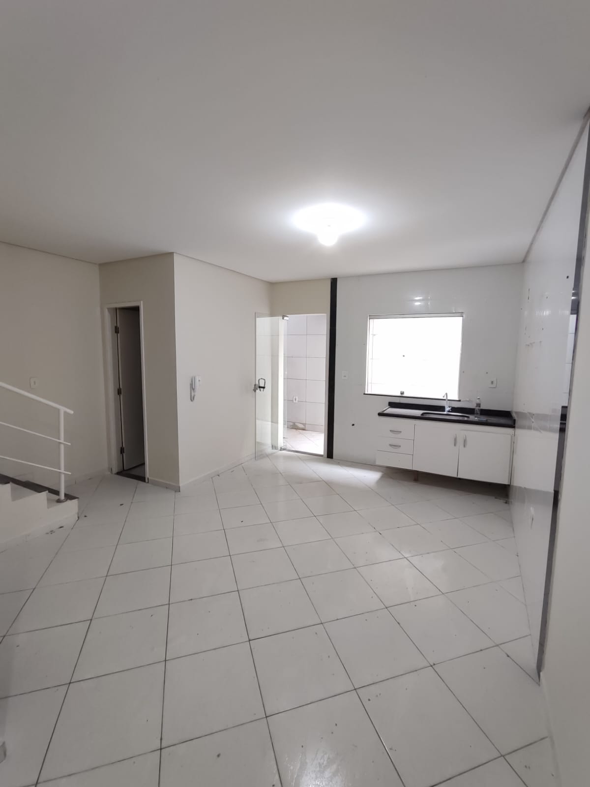 Aluga Casa Duplex com Duas Suítes no Início do Dinah Borges