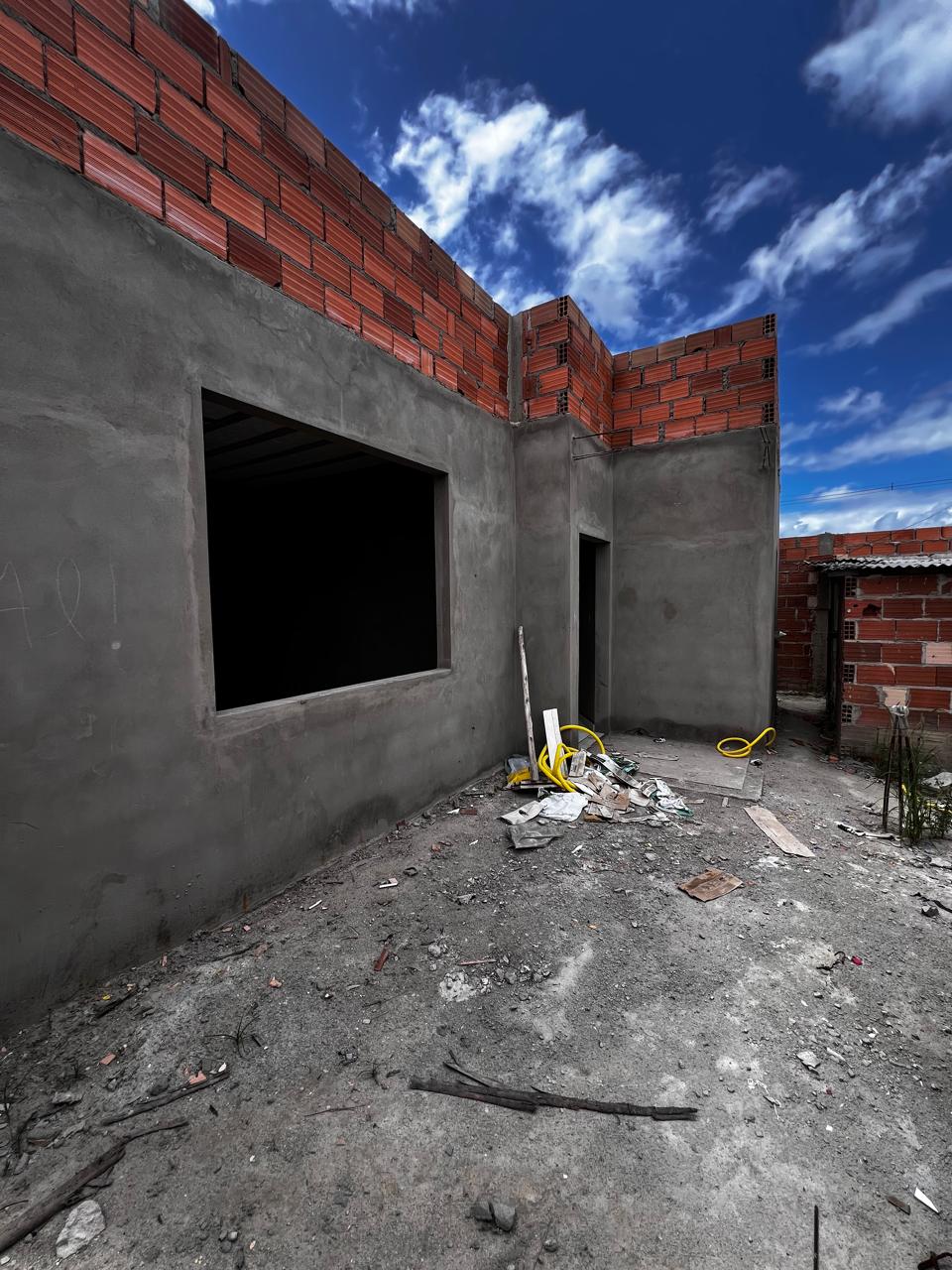 Vende casa térrea em obras no Jardim América 3