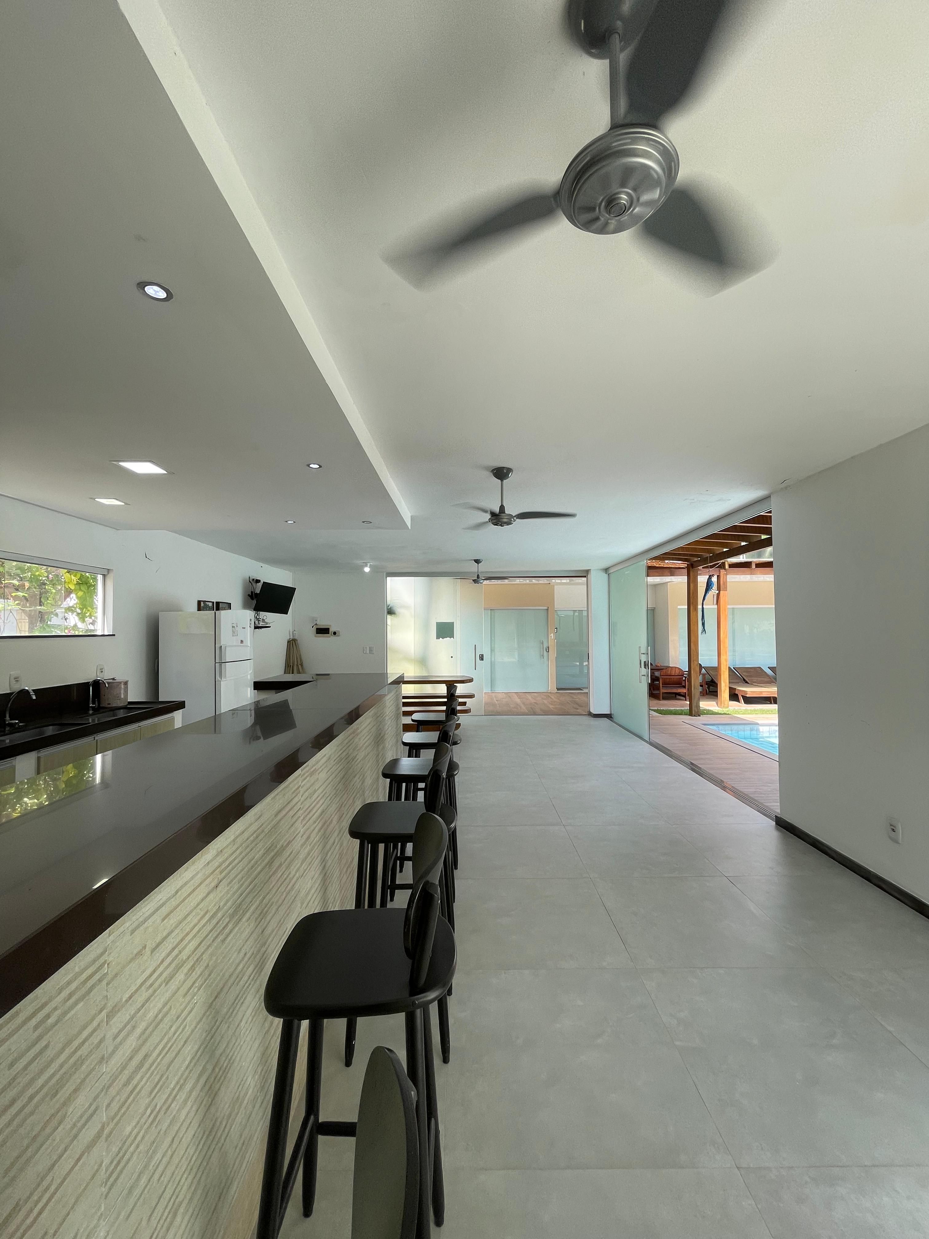 Vende Condomínio/Pousada mobiliada em Arraial d’Ajuda-Ba, 200m da praia.