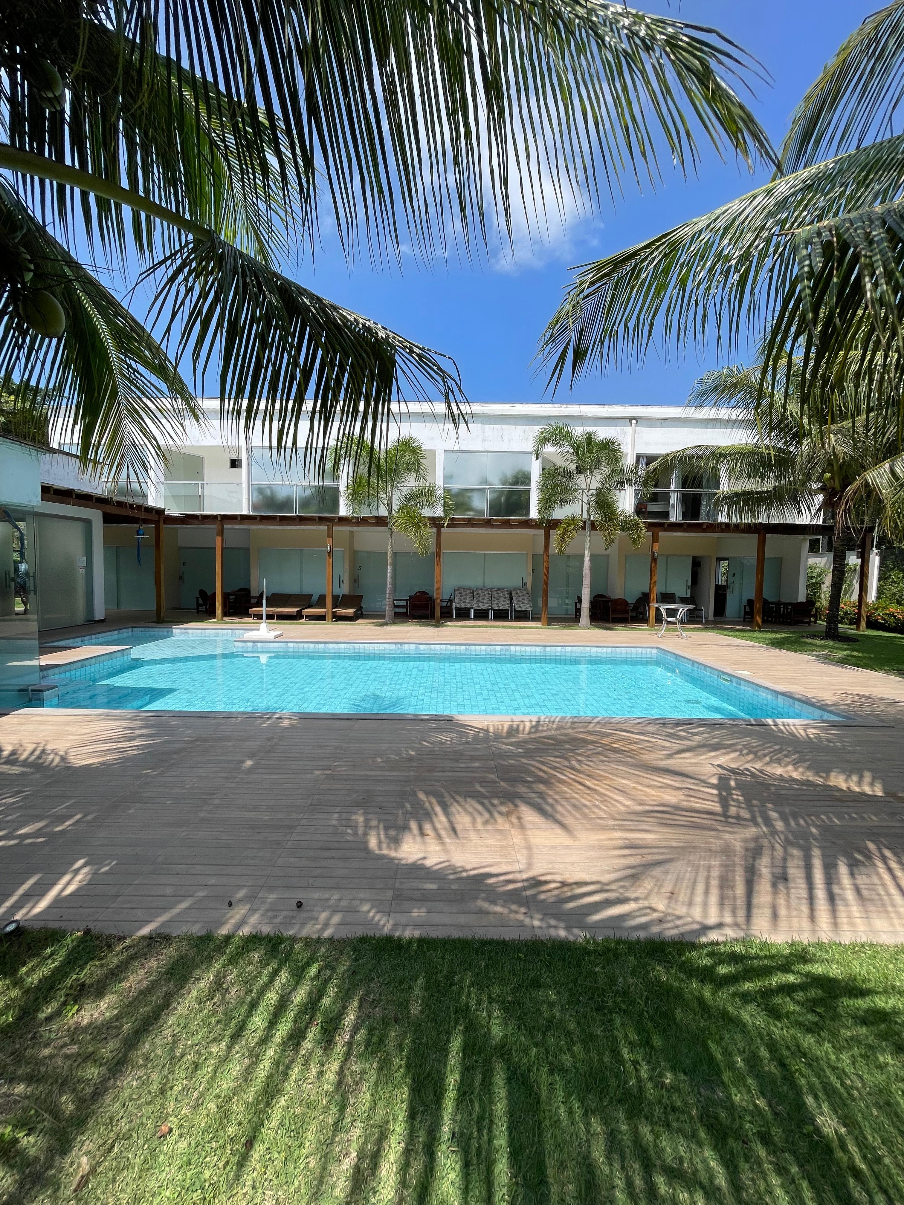 Vende Condomínio/Pousada mobiliada em Arraial d’Ajuda-Ba, 200m da praia.