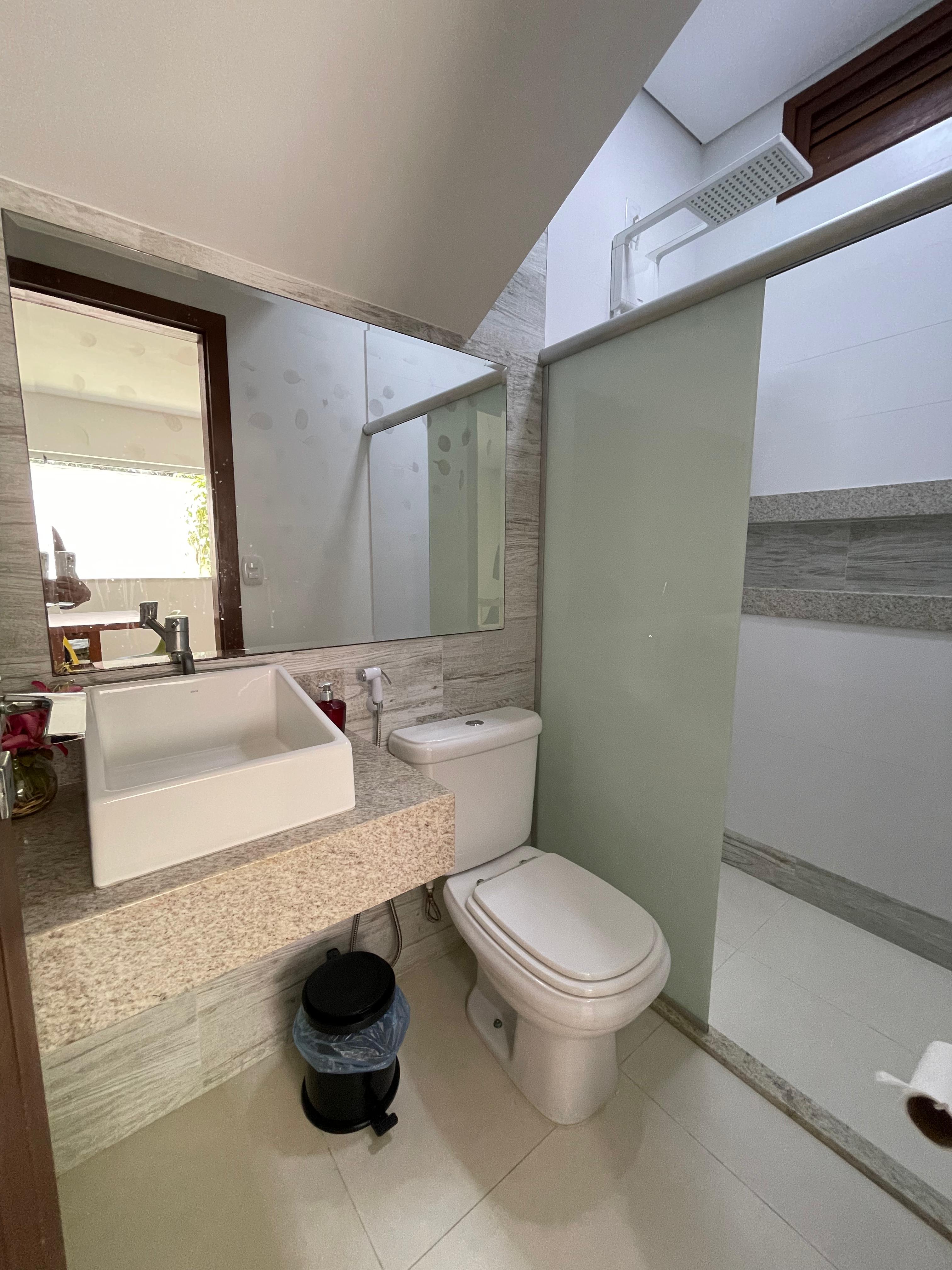 Vende Condomínio/Pousada mobiliada em Arraial d’Ajuda-Ba, 200m da praia.