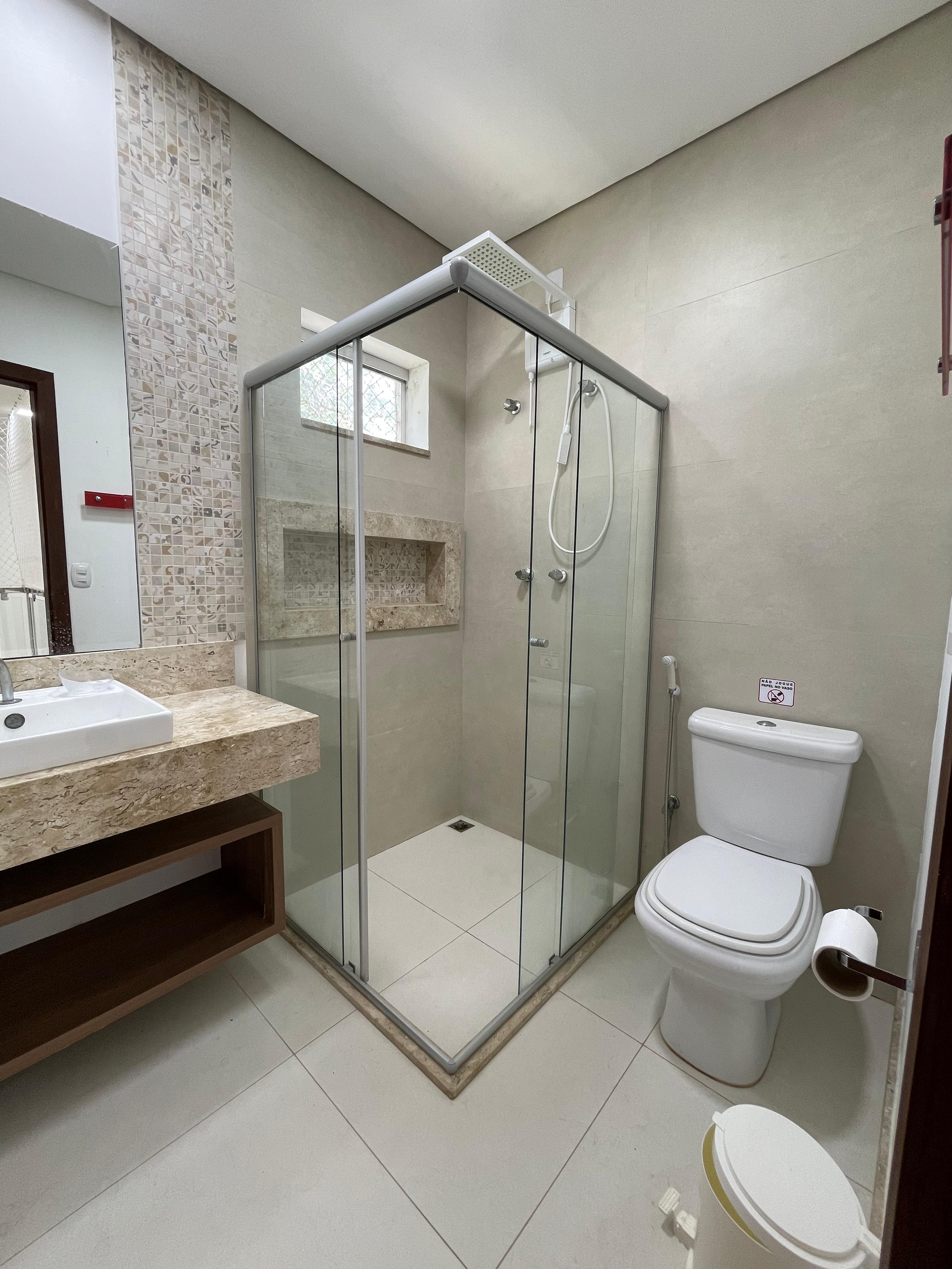 Vende Condomínio/Pousada mobiliada em Arraial d’Ajuda-Ba, 200m da praia.