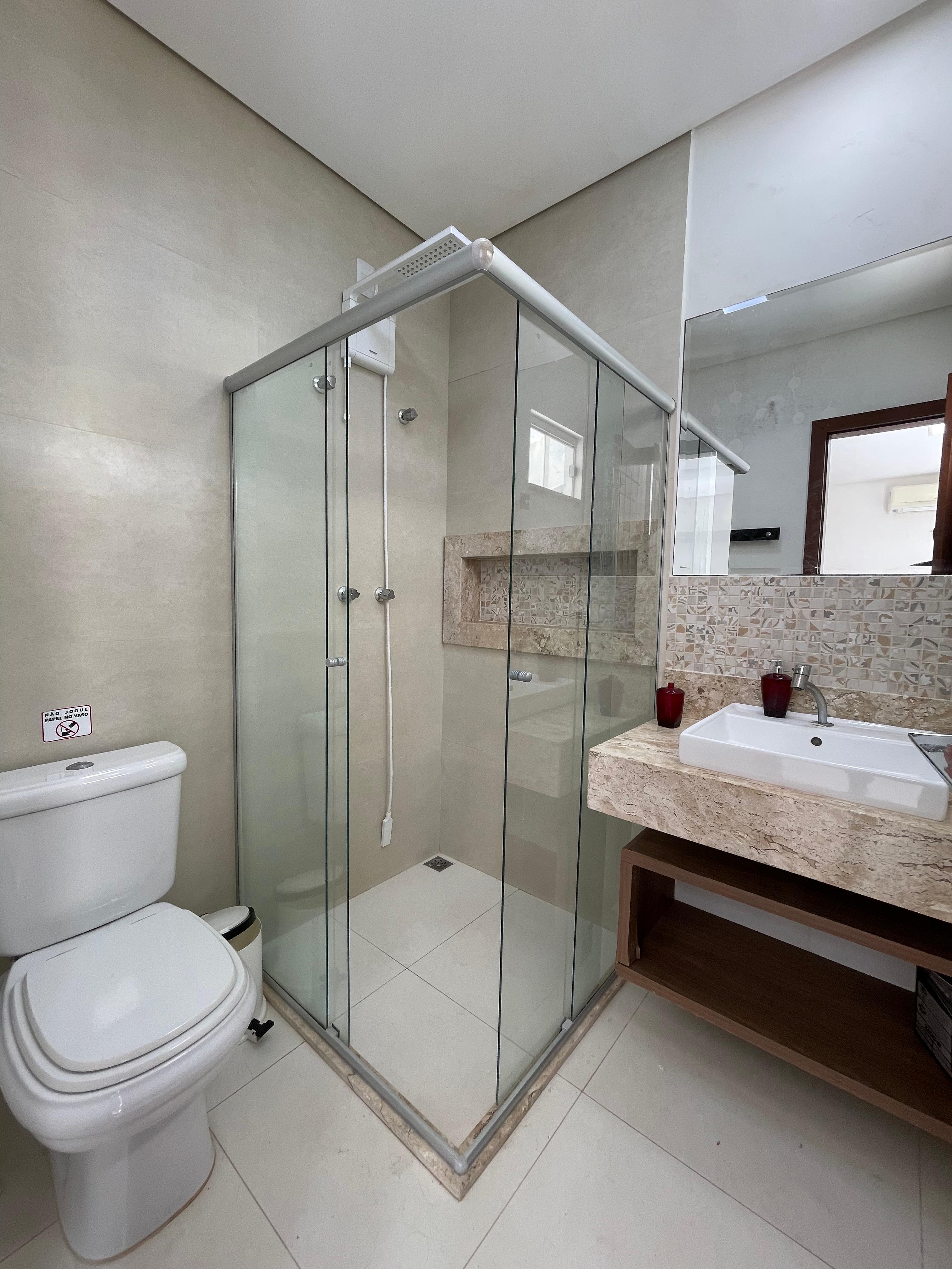 Vende Condomínio/Pousada mobiliada em Arraial d’Ajuda-Ba, 200m da praia.