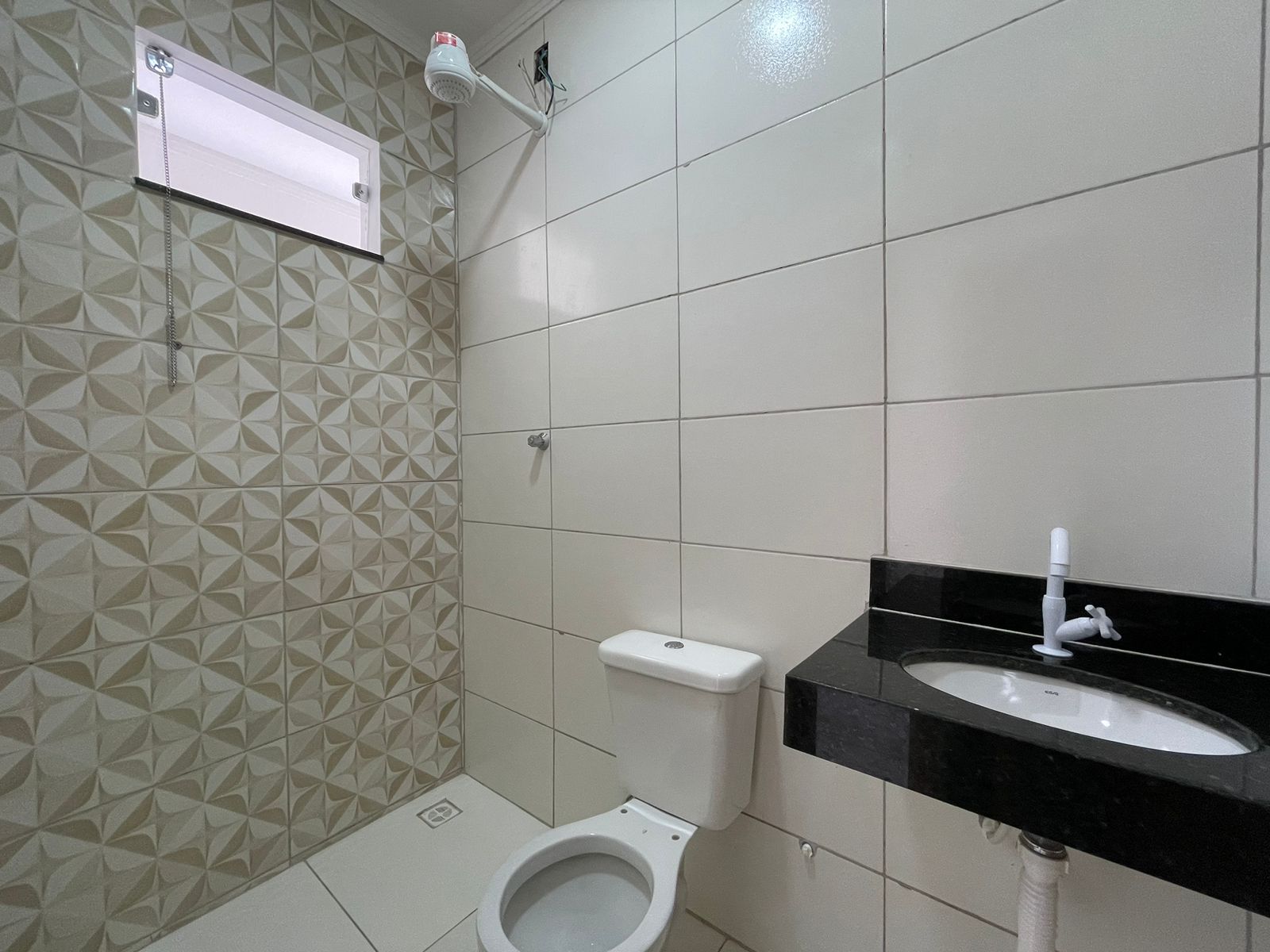 Vende bela casa no Encanto das Águas em Eunápolis/Ba