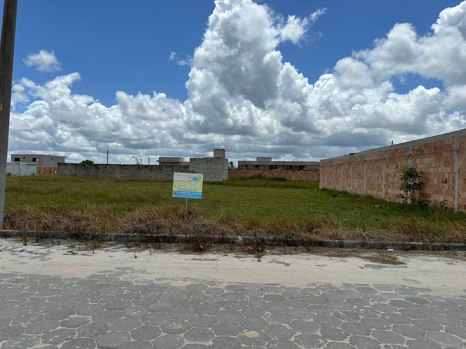 Vende lote amplo no bairro Parque das Flores