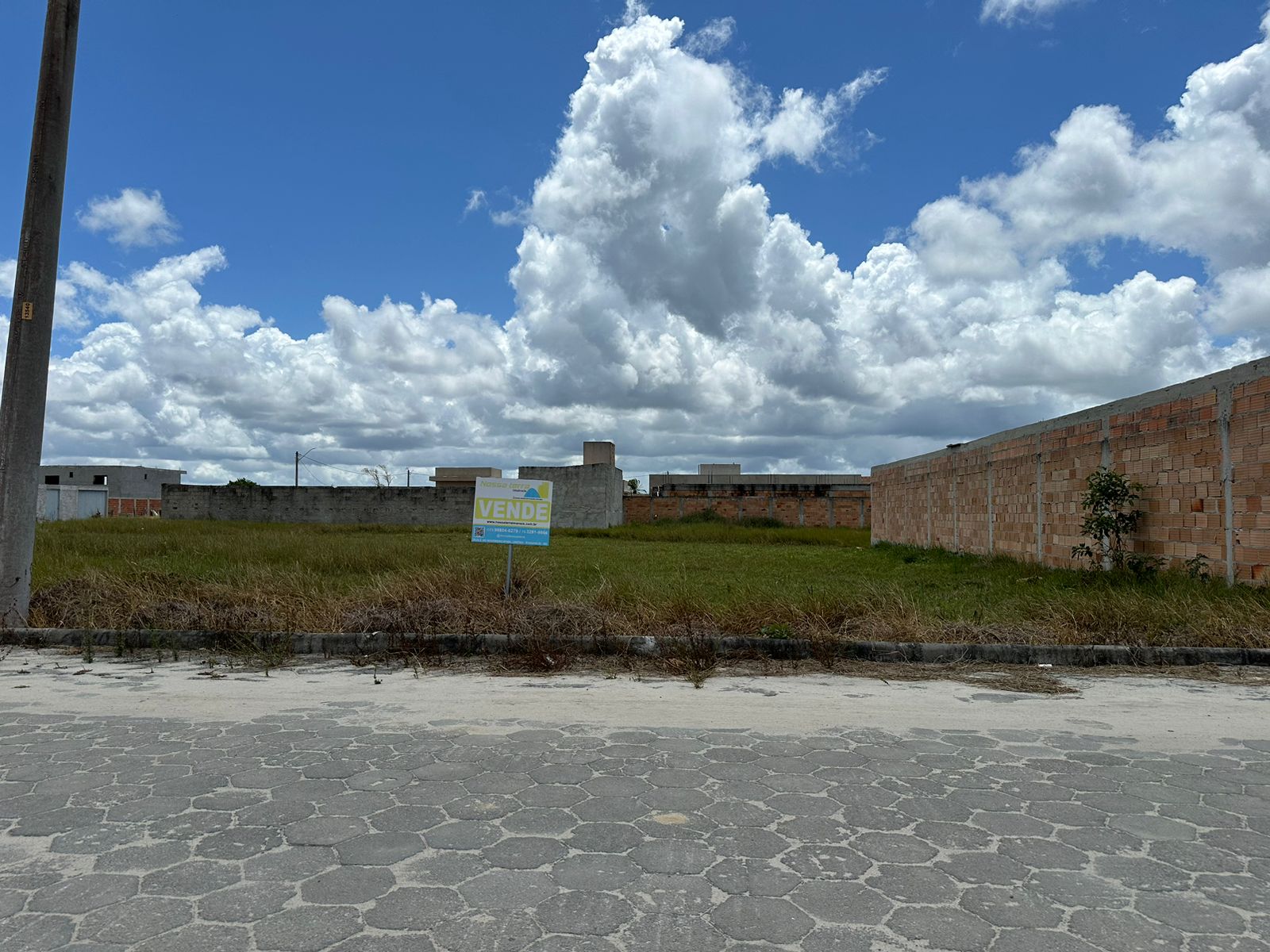 Vende lote amplo no bairro Parque das Flores
