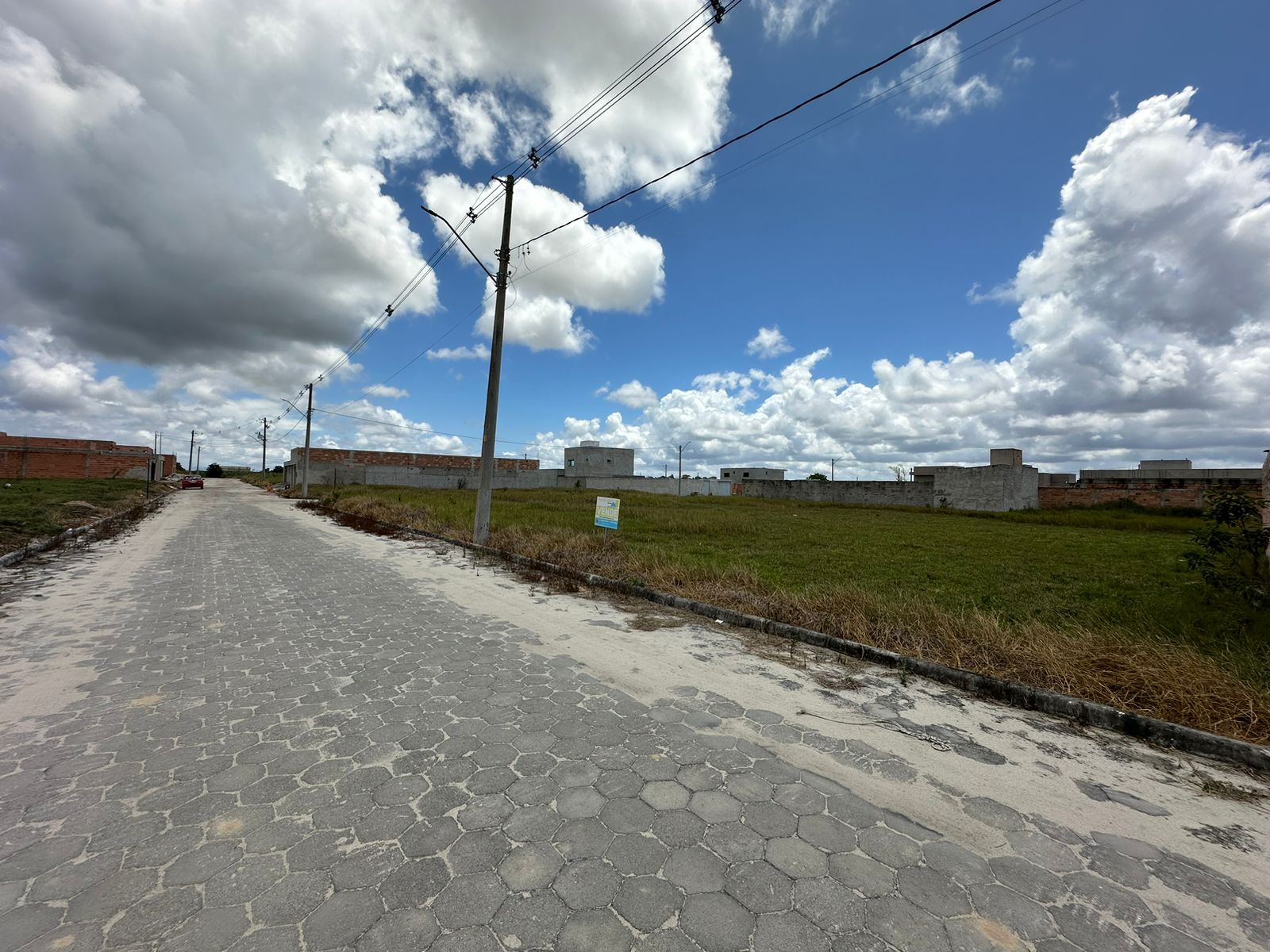 Vende lote amplo no bairro Parque das Flores