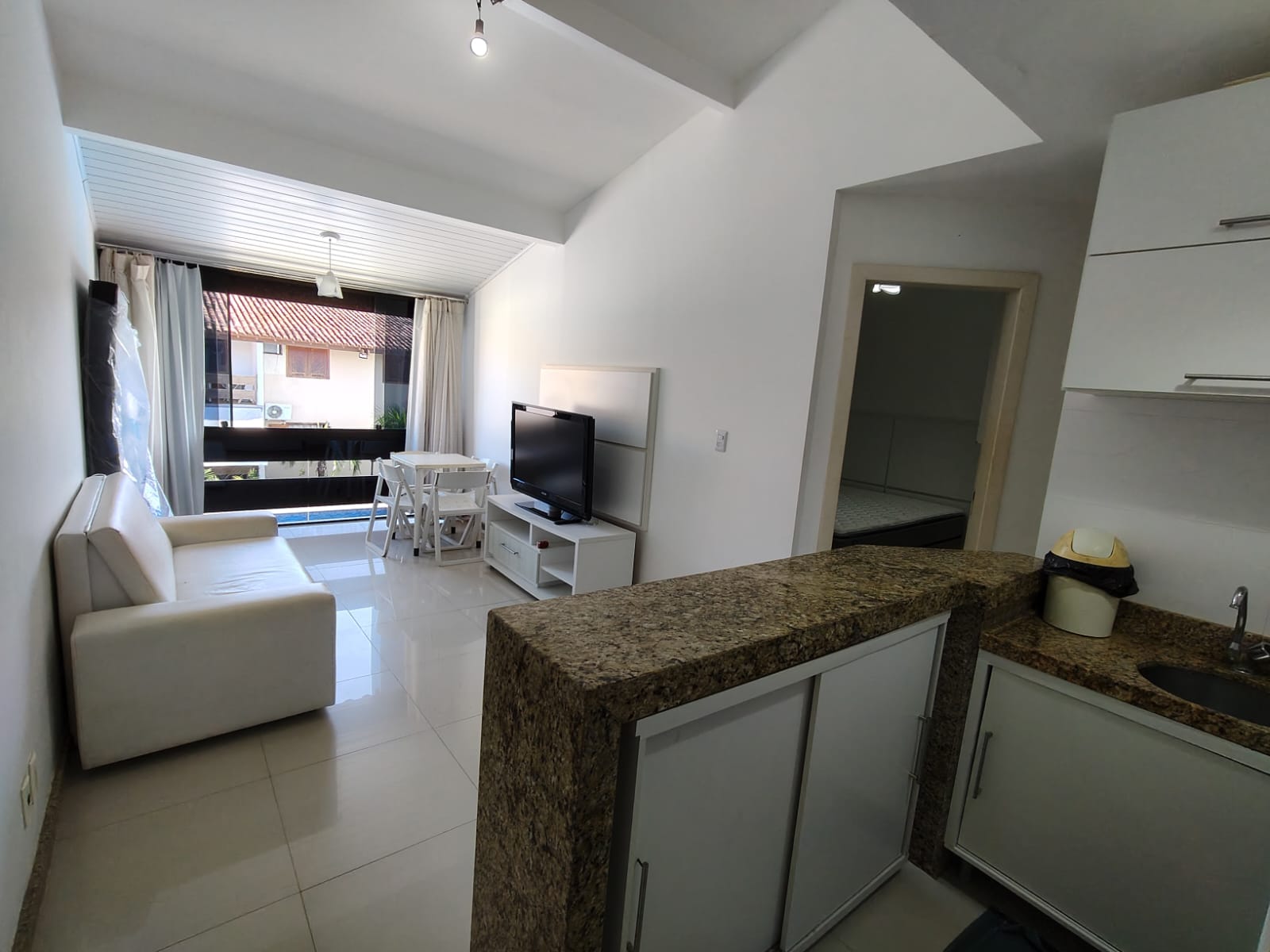 Vende apartamento mobiliado em Porto Seguro - BA