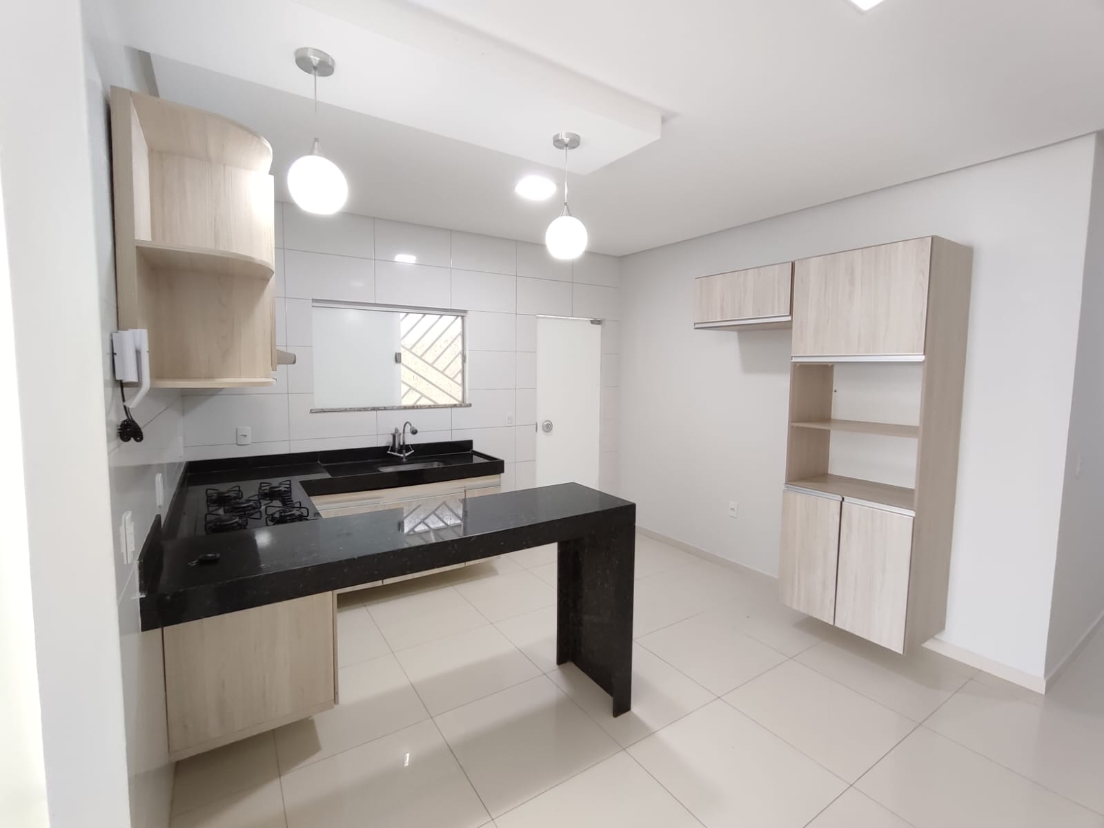 Vende bela casa com ótima localização o bairro Centauro
