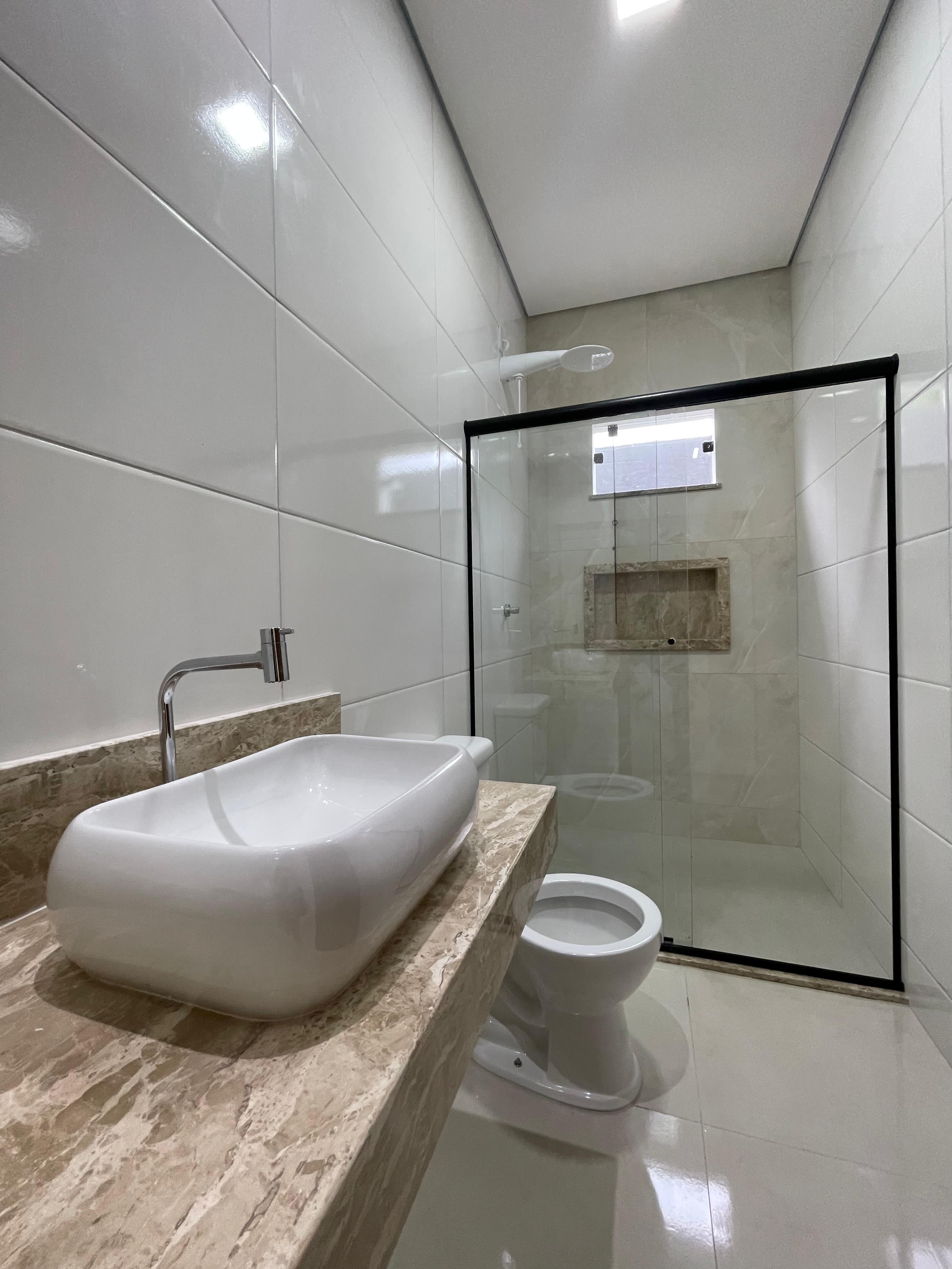 Vende casa com ótimo acabamento no bairro Santa Lúcia