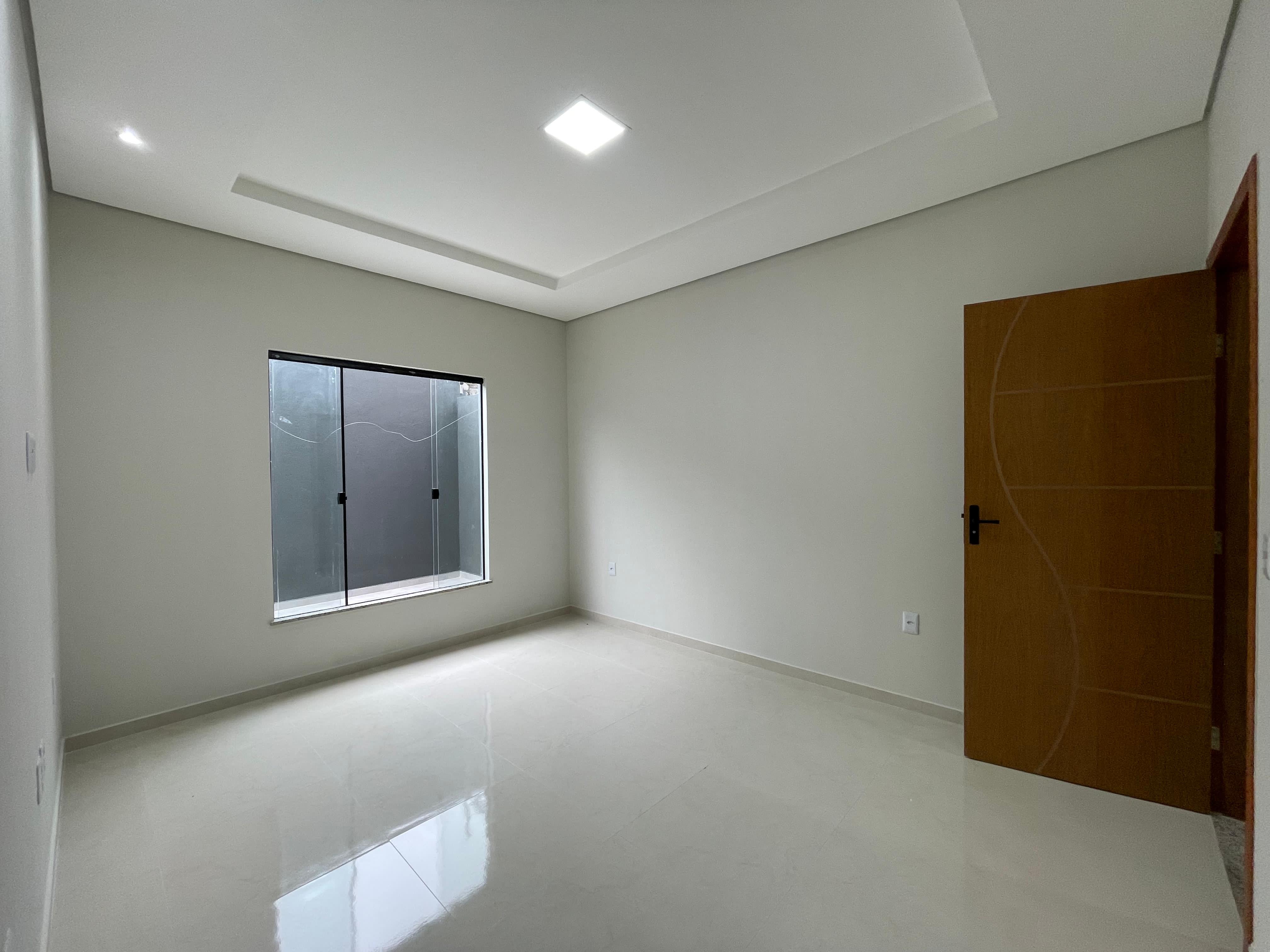 Vende casa com ótimo acabamento no bairro Santa Lúcia
