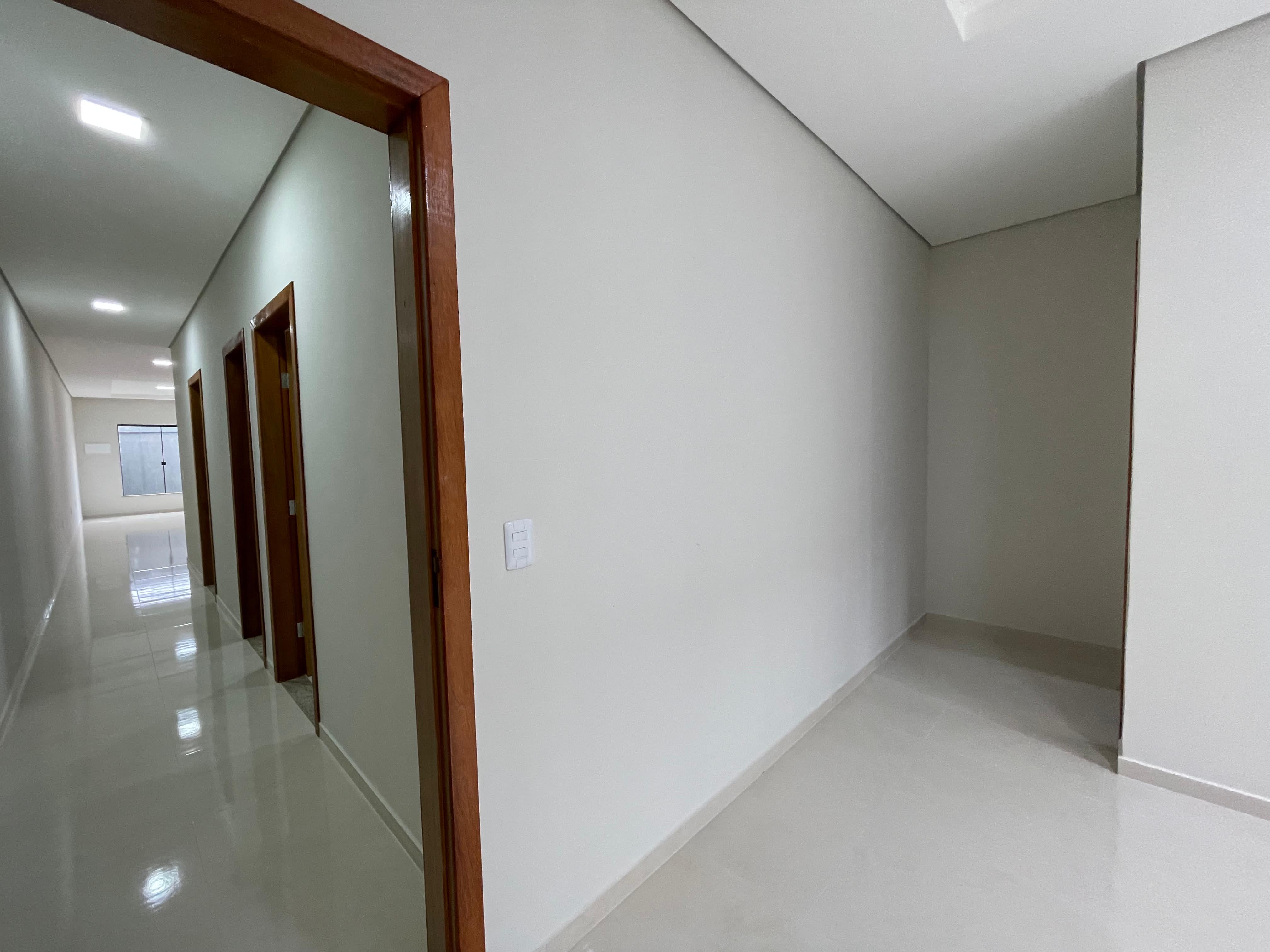 Vende casa com ótimo acabamento no bairro Santa Lúcia