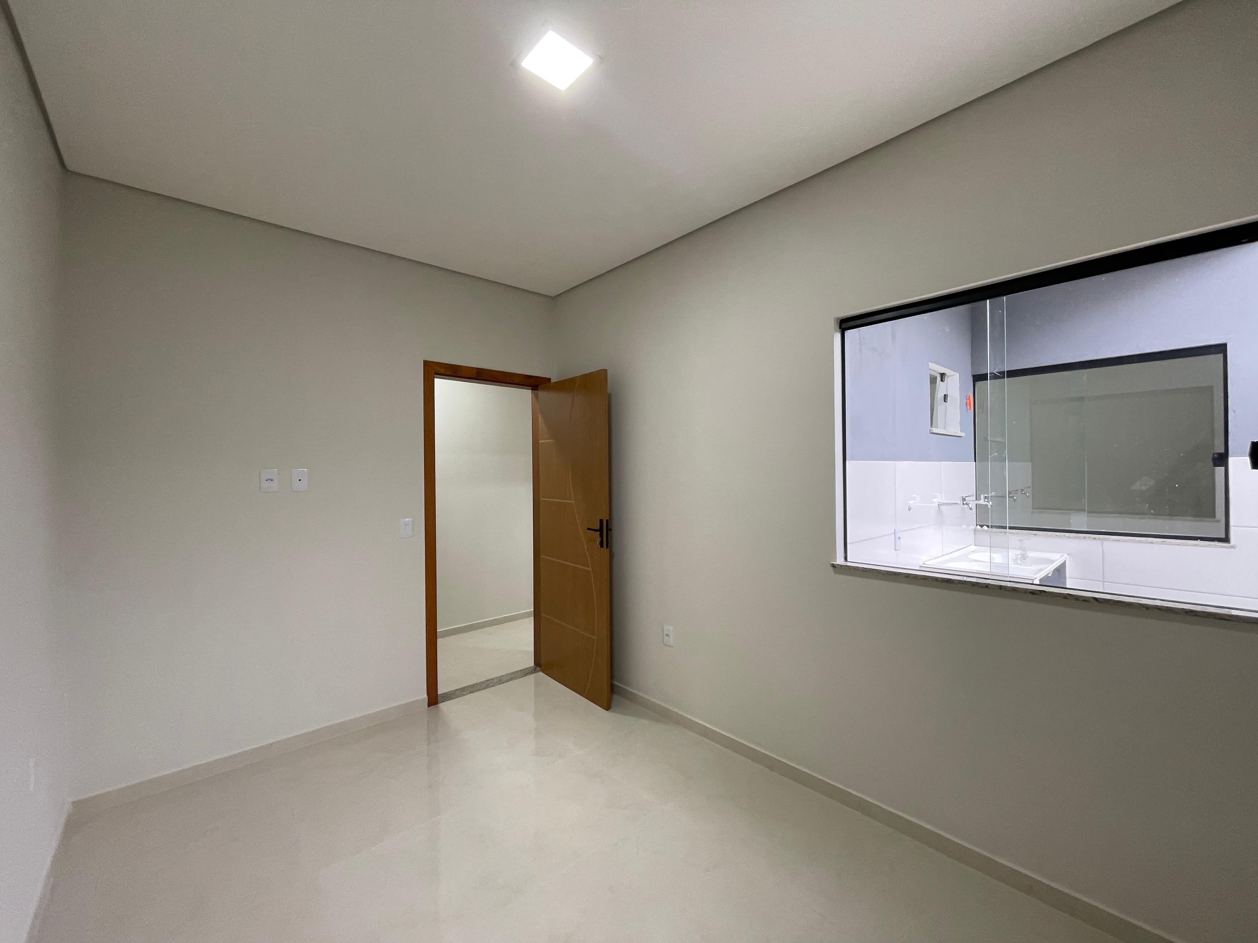 Vende casa com ótimo acabamento no bairro Santa Lúcia