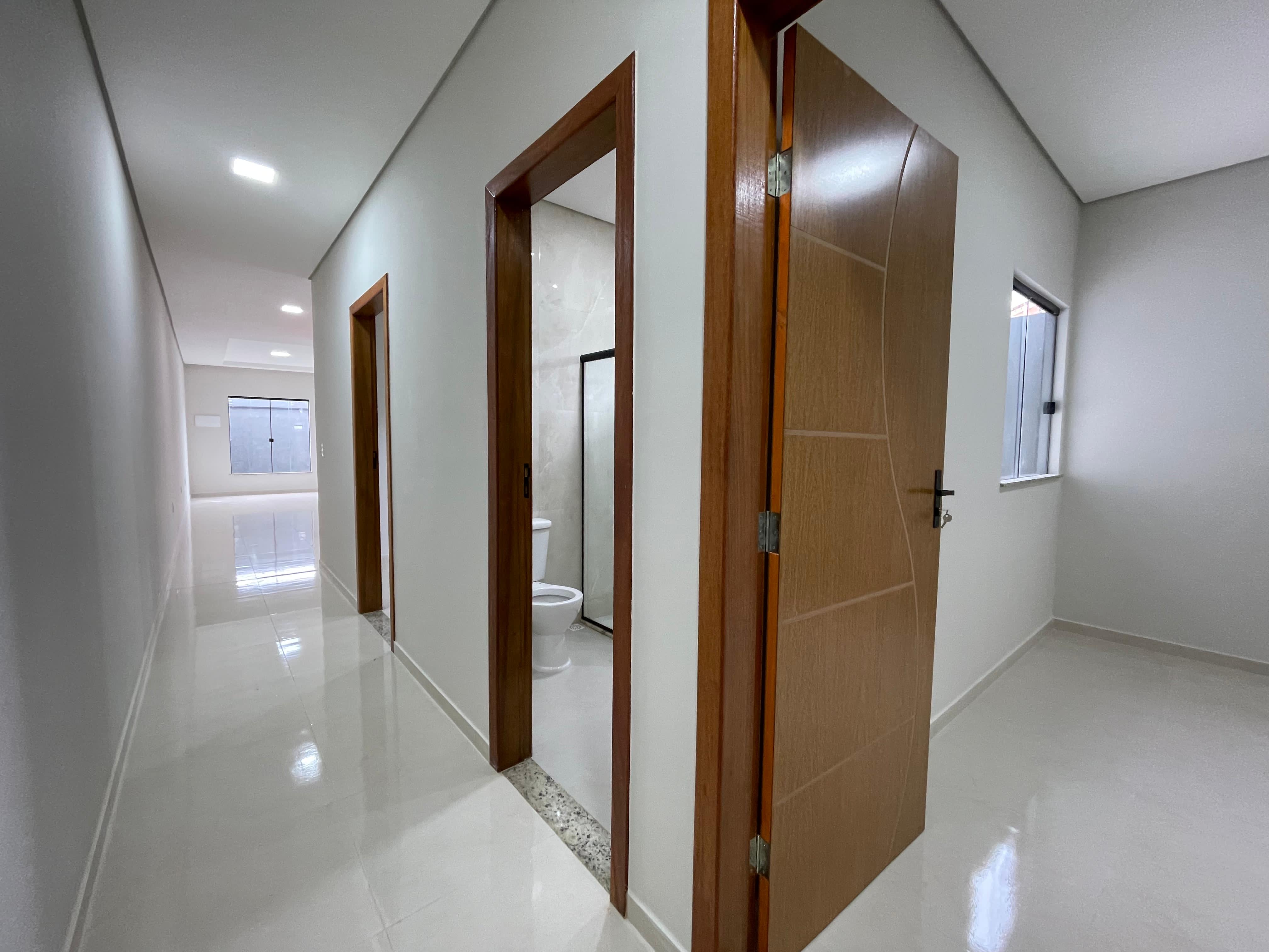 Vende casa com ótimo acabamento no bairro Santa Lúcia