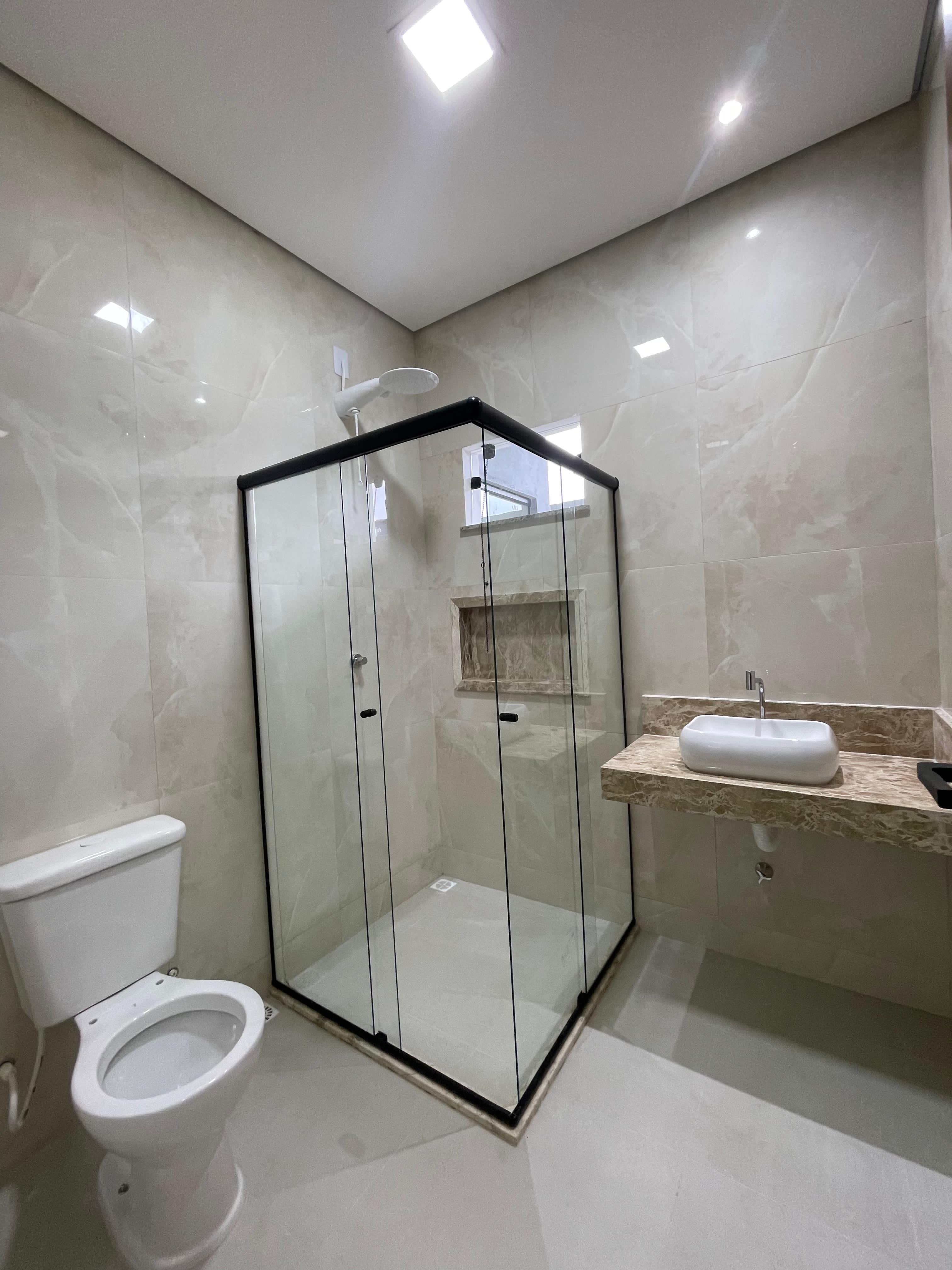 Vende casa com ótimo acabamento no bairro Santa Lúcia