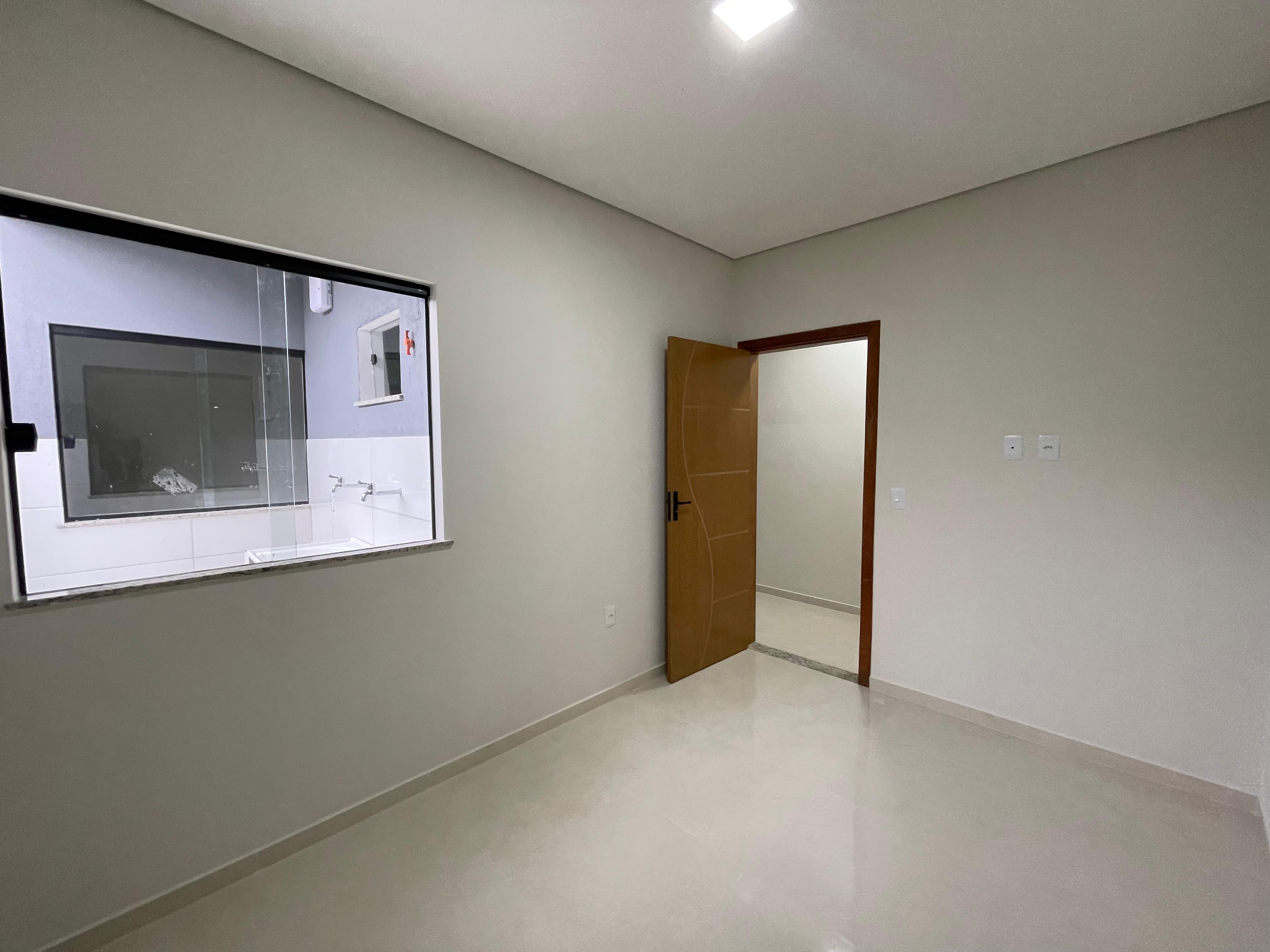 Vende casa com ótimo acabamento no bairro Santa Lúcia