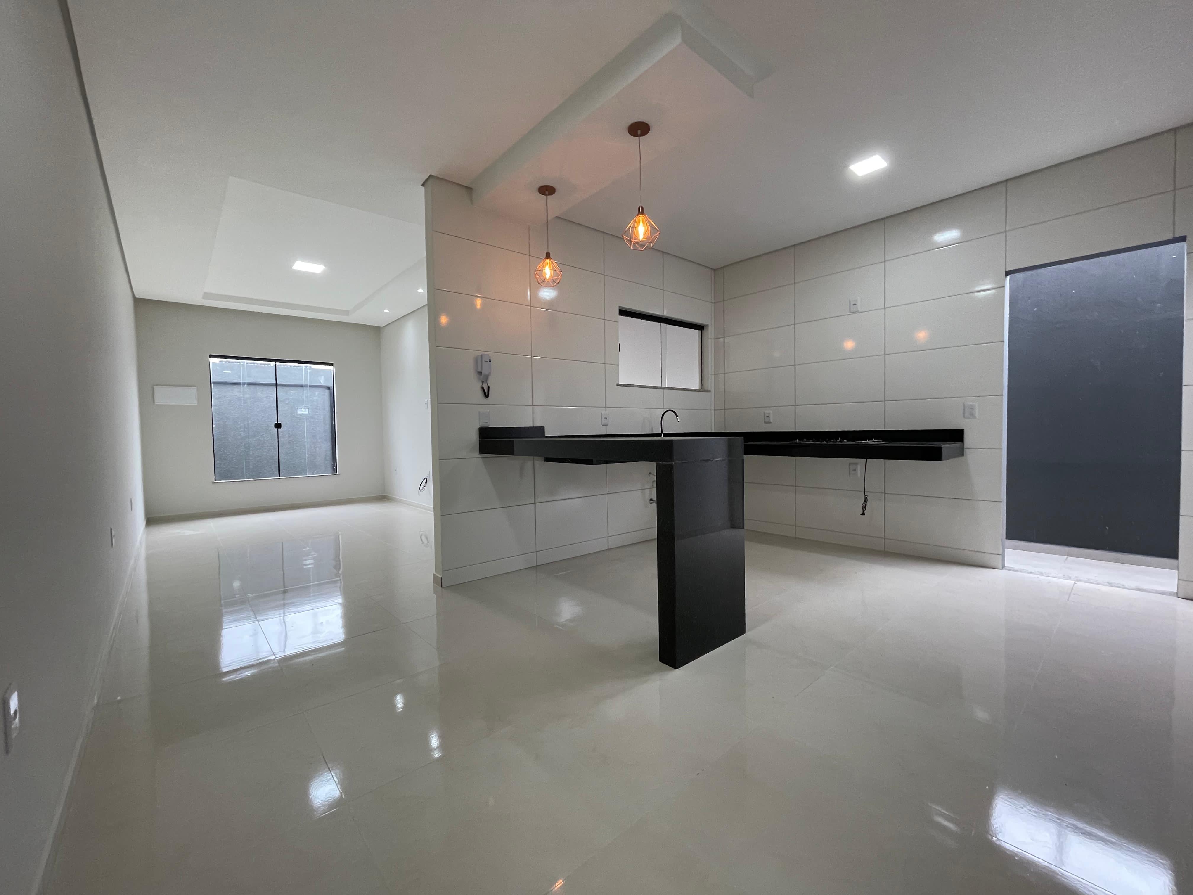 Vende casa com ótimo acabamento no bairro Santa Lúcia